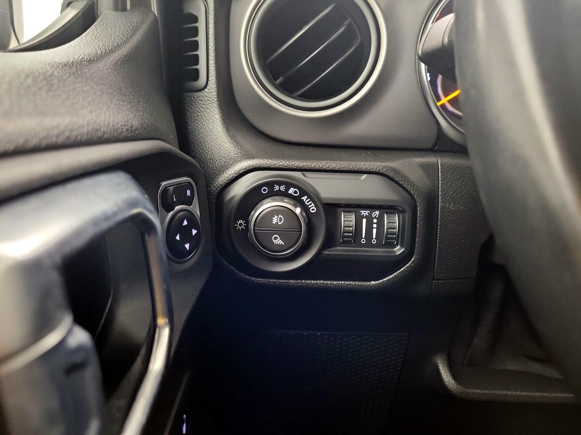 Thumbnail: 2021 Jeep Gladiator - 11