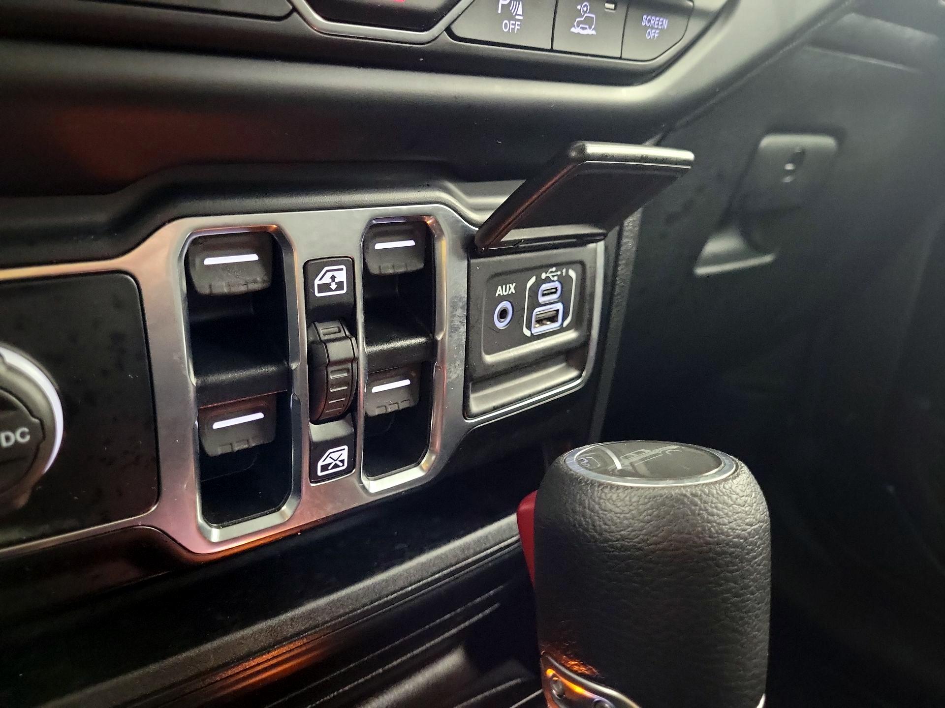 Thumbnail: 2021 Jeep Gladiator - 17