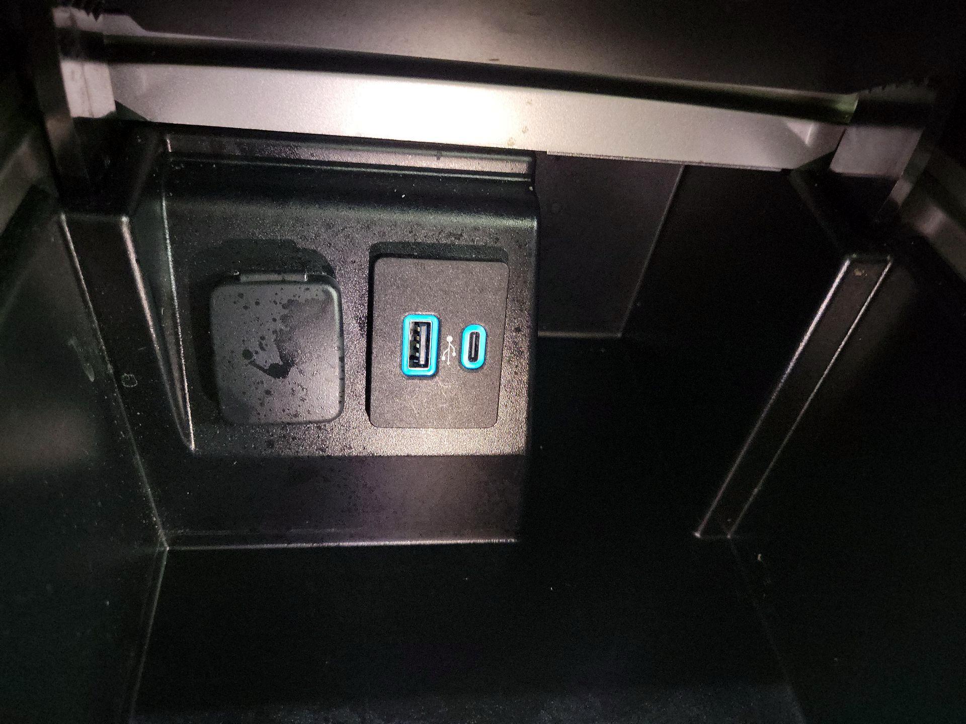 Thumbnail: 2020 Ford Explorer - 16