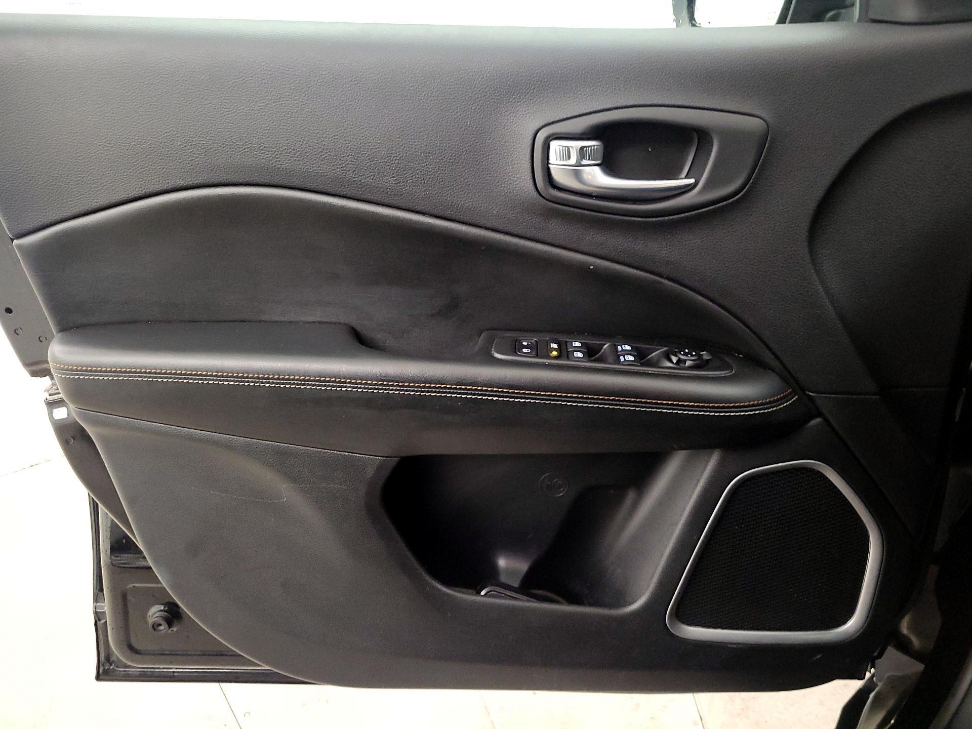 Thumbnail: 2020 Jeep Compass - 12