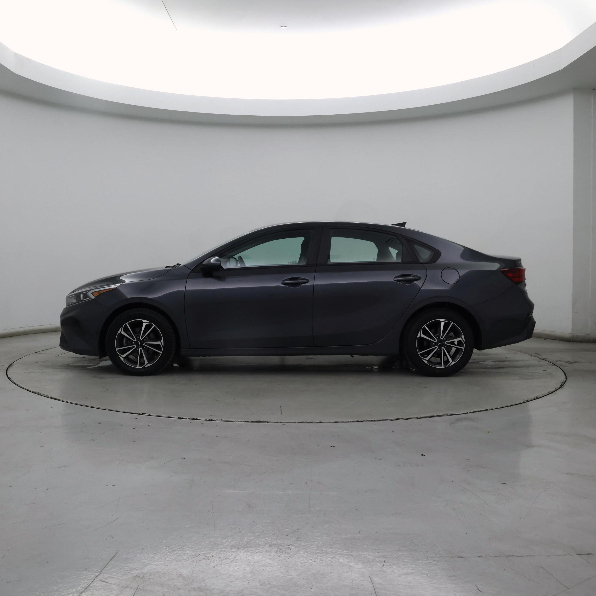 Thumbnail: 2023 Kia Forte - 3