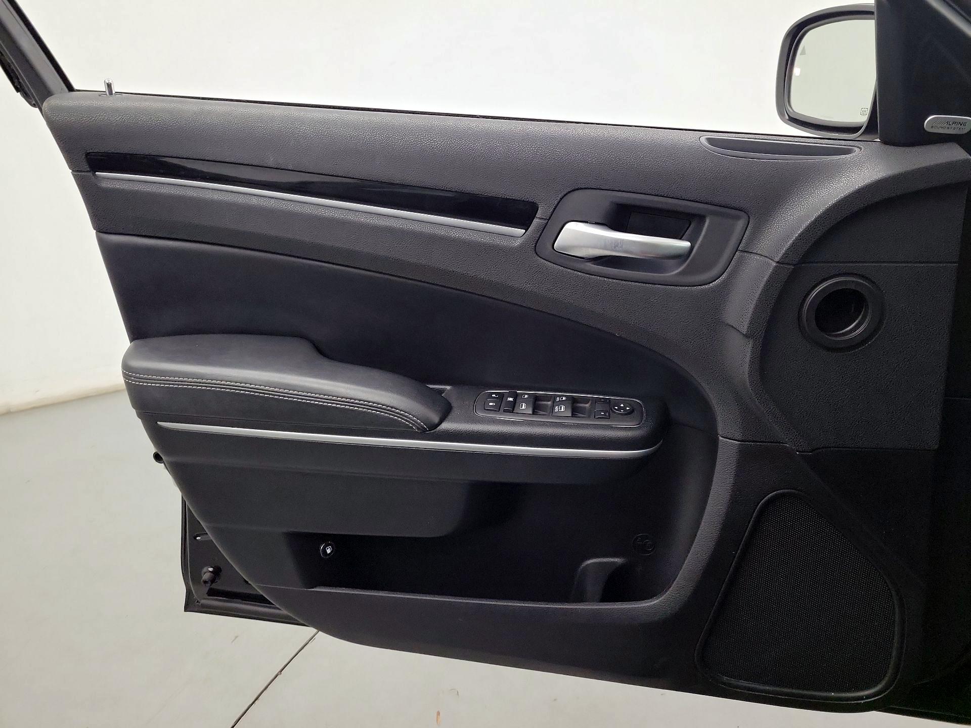 Thumbnail: 2023 Chrysler 300 - 10