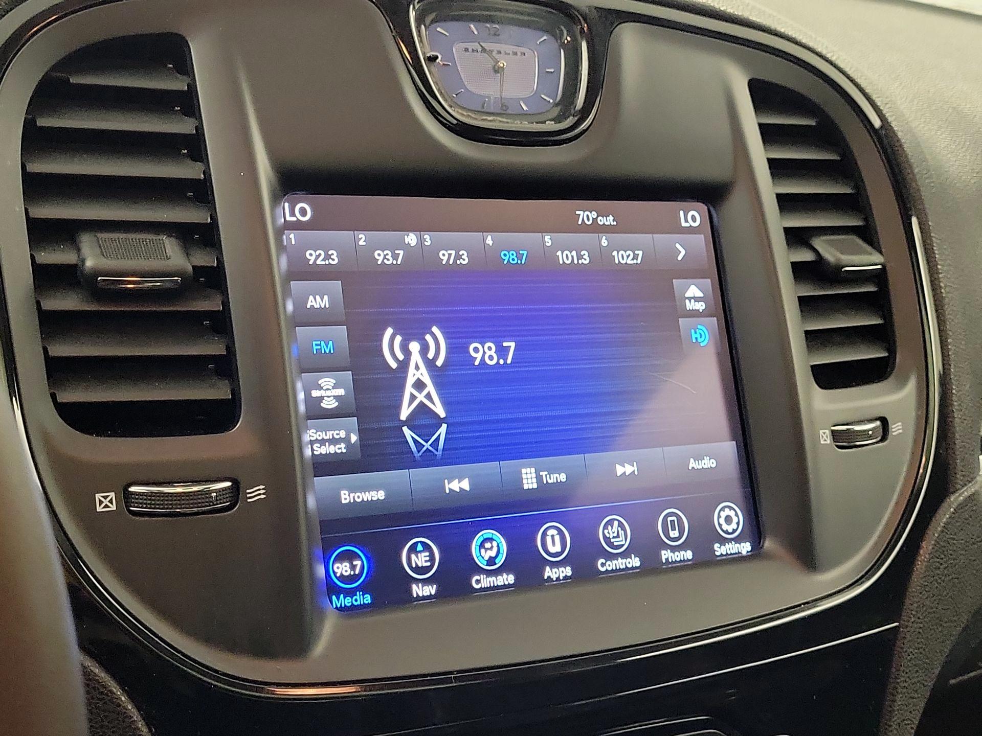 Thumbnail: 2023 Chrysler 300 - 14