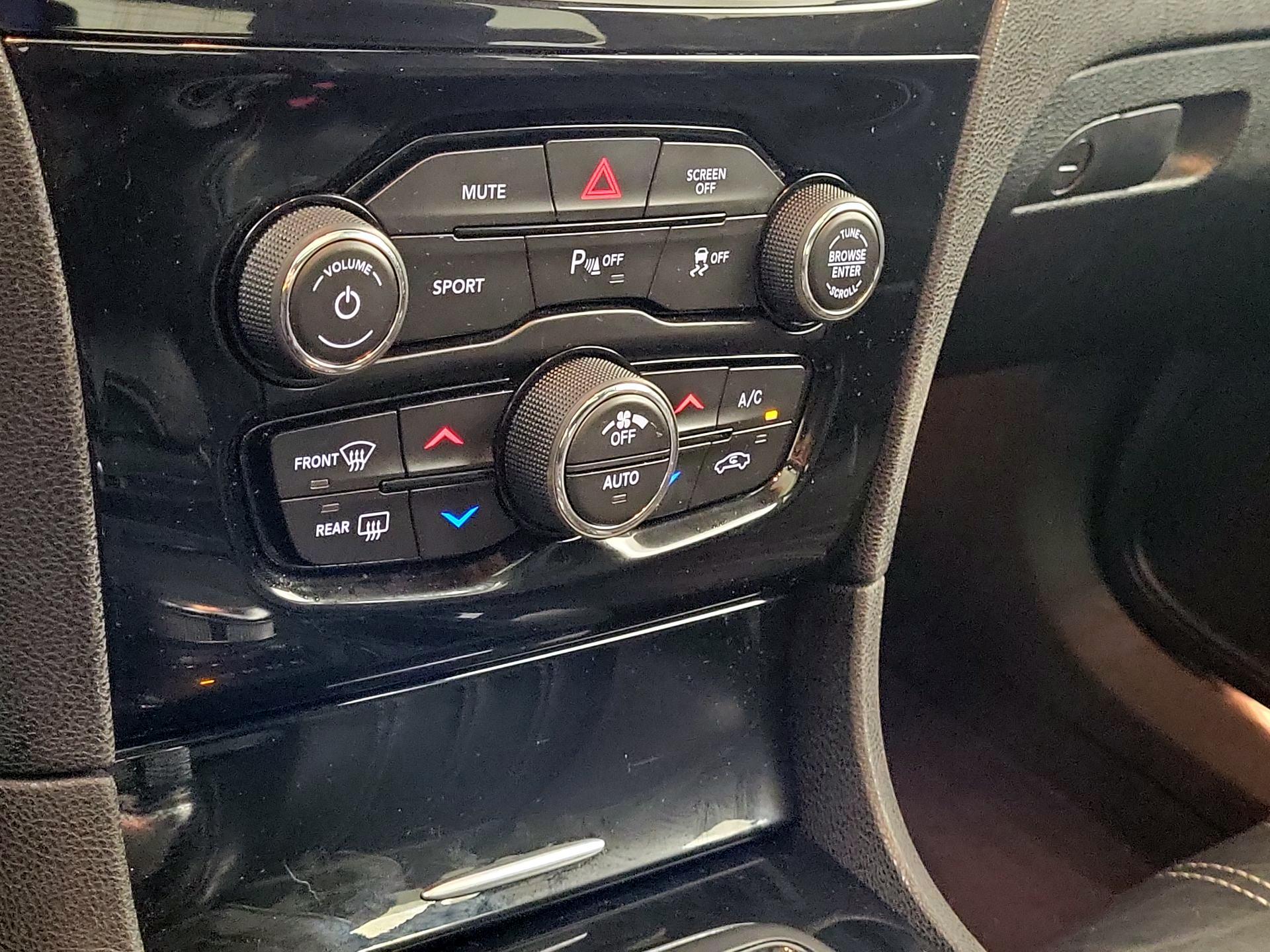 Thumbnail: 2023 Chrysler 300 - 15