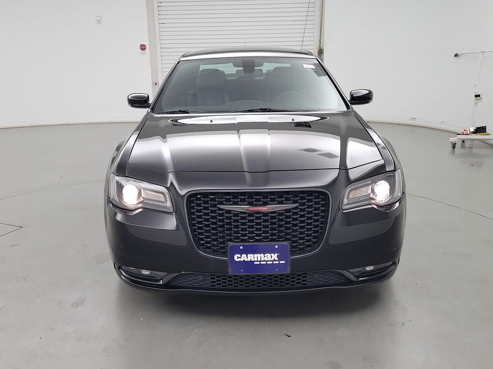 Thumbnail: 2023 Chrysler 300 - 2