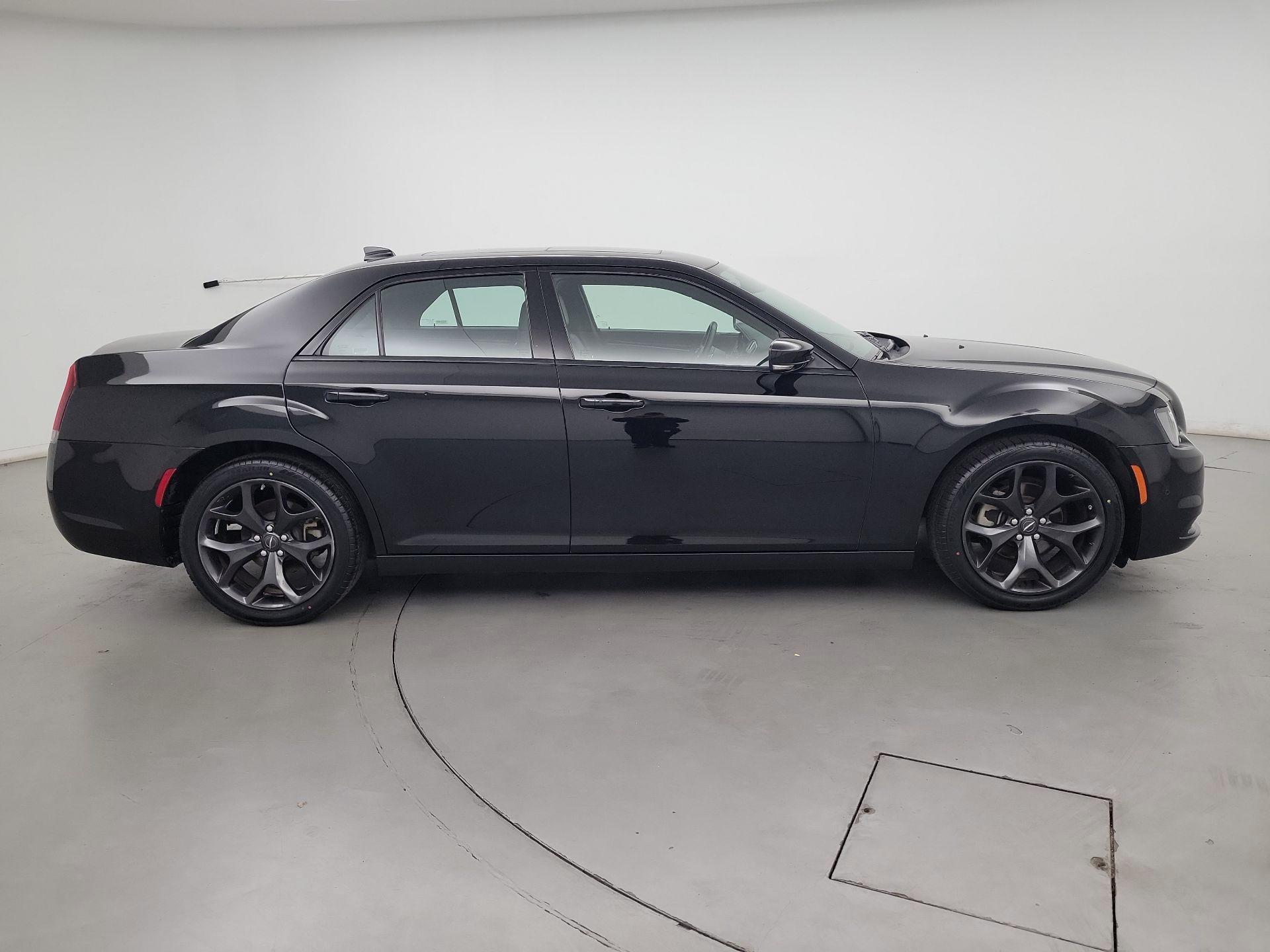 Thumbnail: 2023 Chrysler 300 - 4