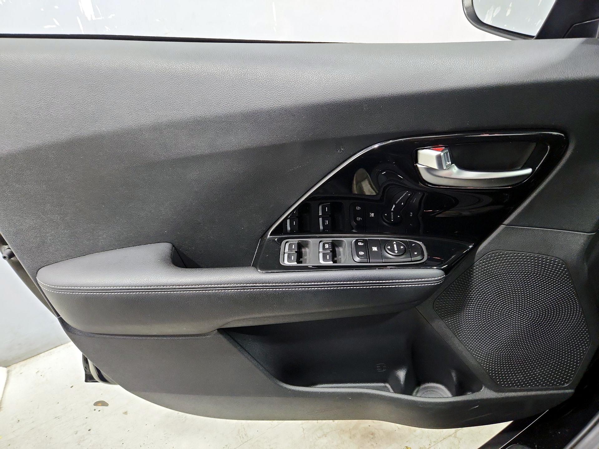 Thumbnail: 2022 Kia Niro - 12