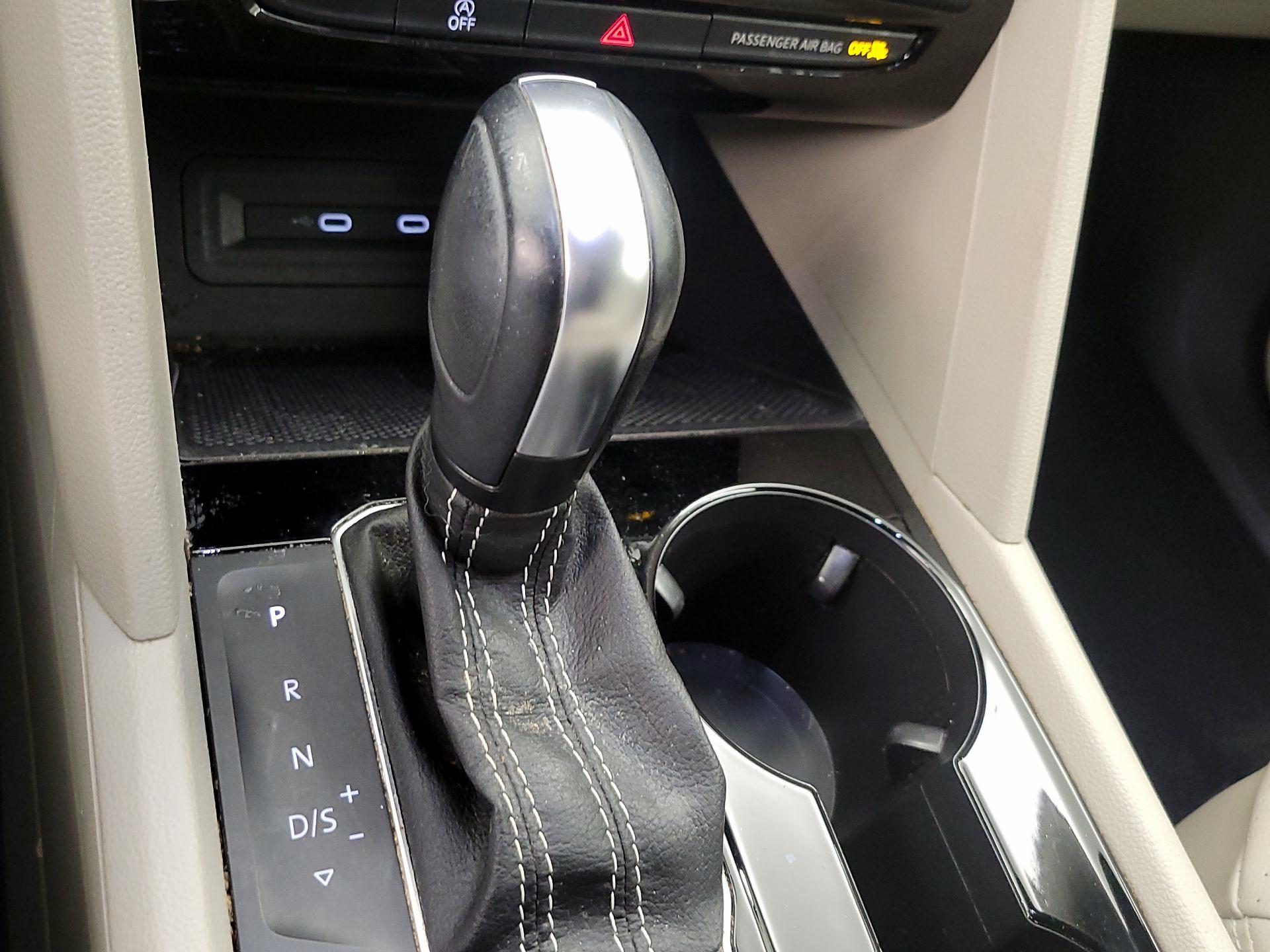 Thumbnail: 2022 Volkswagen Atlas - 17