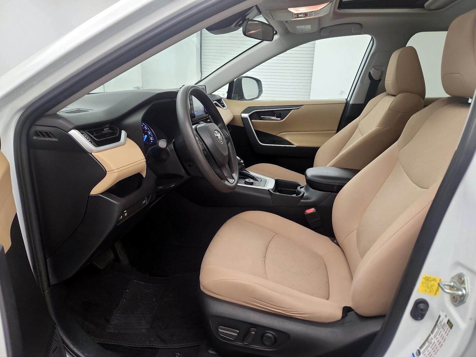 Thumbnail: 2020 Toyota RAV4 - 9