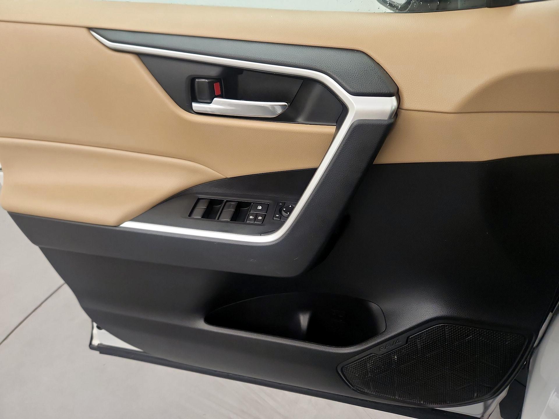 Thumbnail: 2020 Toyota RAV4 - 10