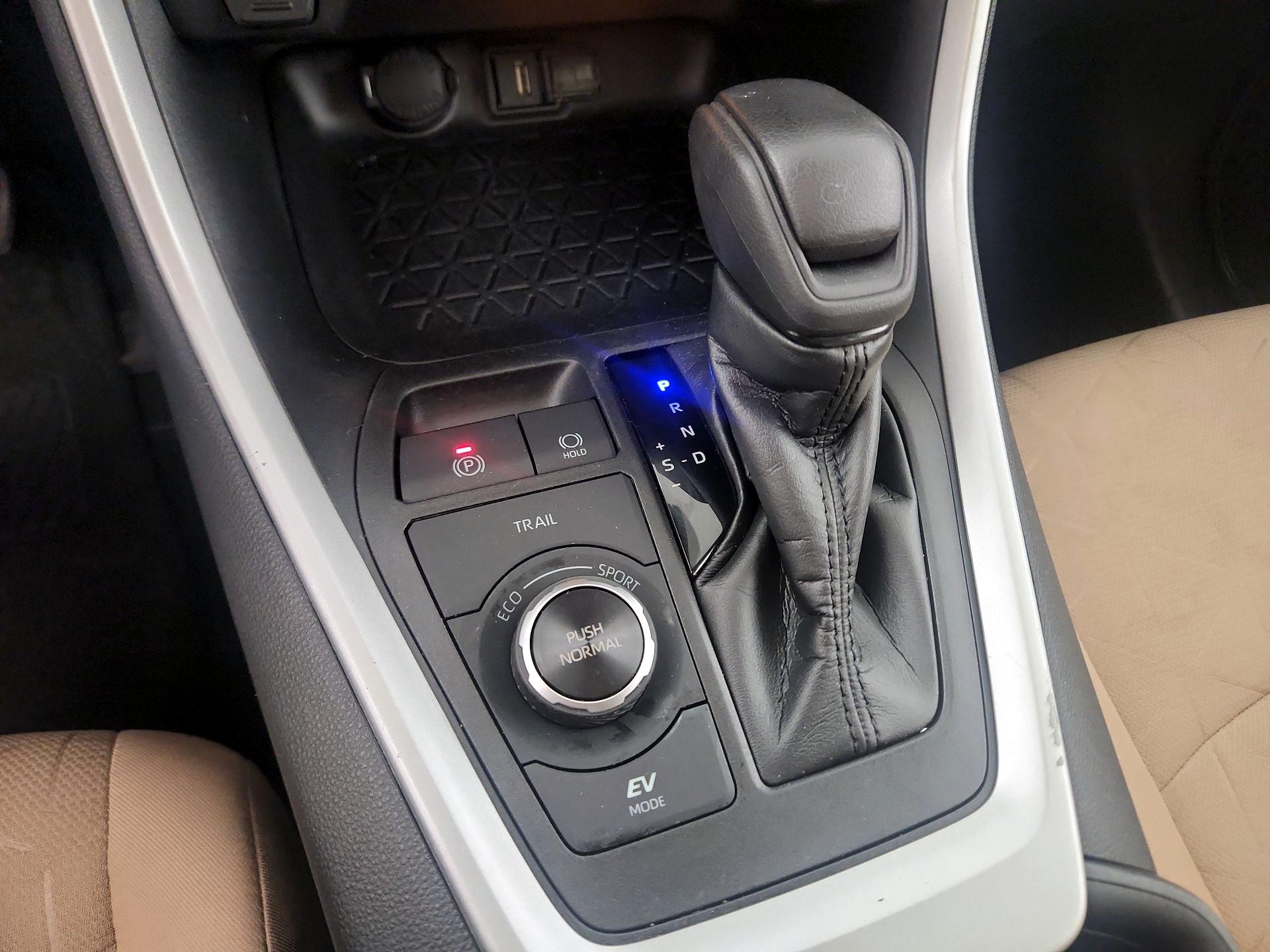 Thumbnail: 2020 Toyota RAV4 - 15