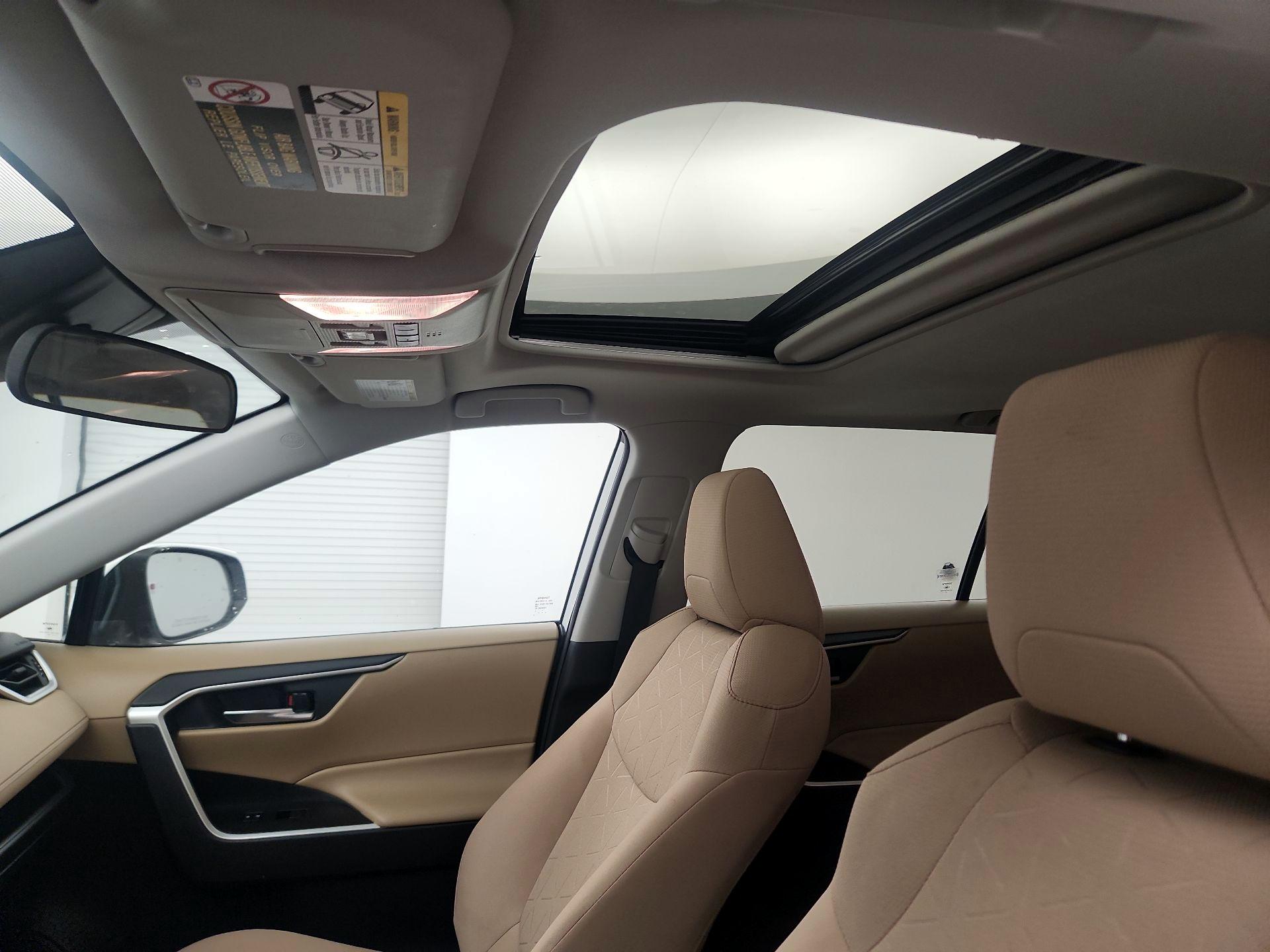 Thumbnail: 2020 Toyota RAV4 - 17