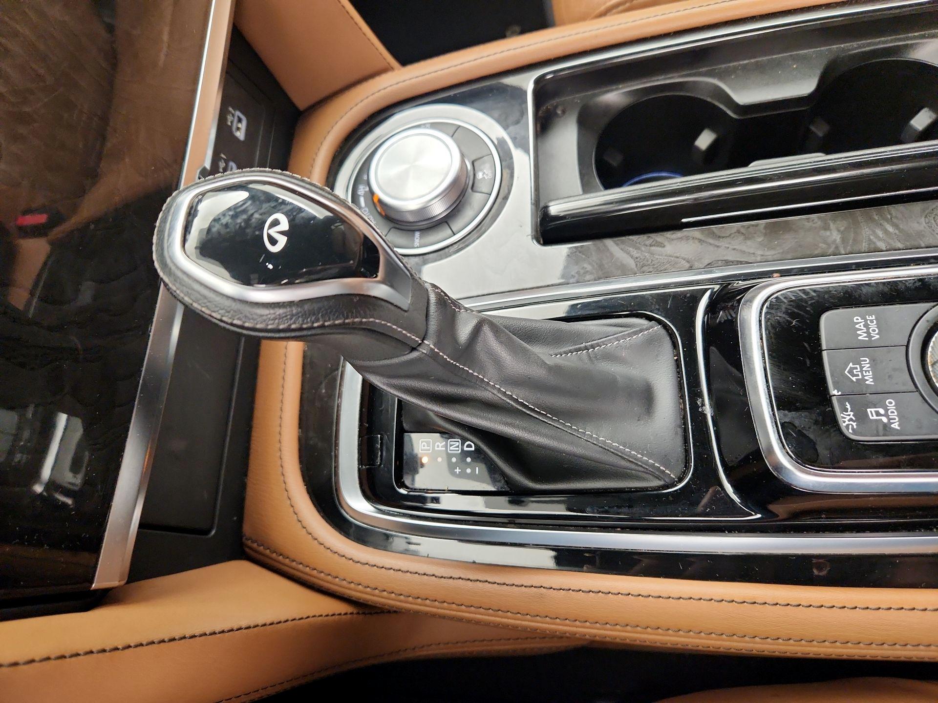 Thumbnail: 2022 INFINITI QX80 - 18