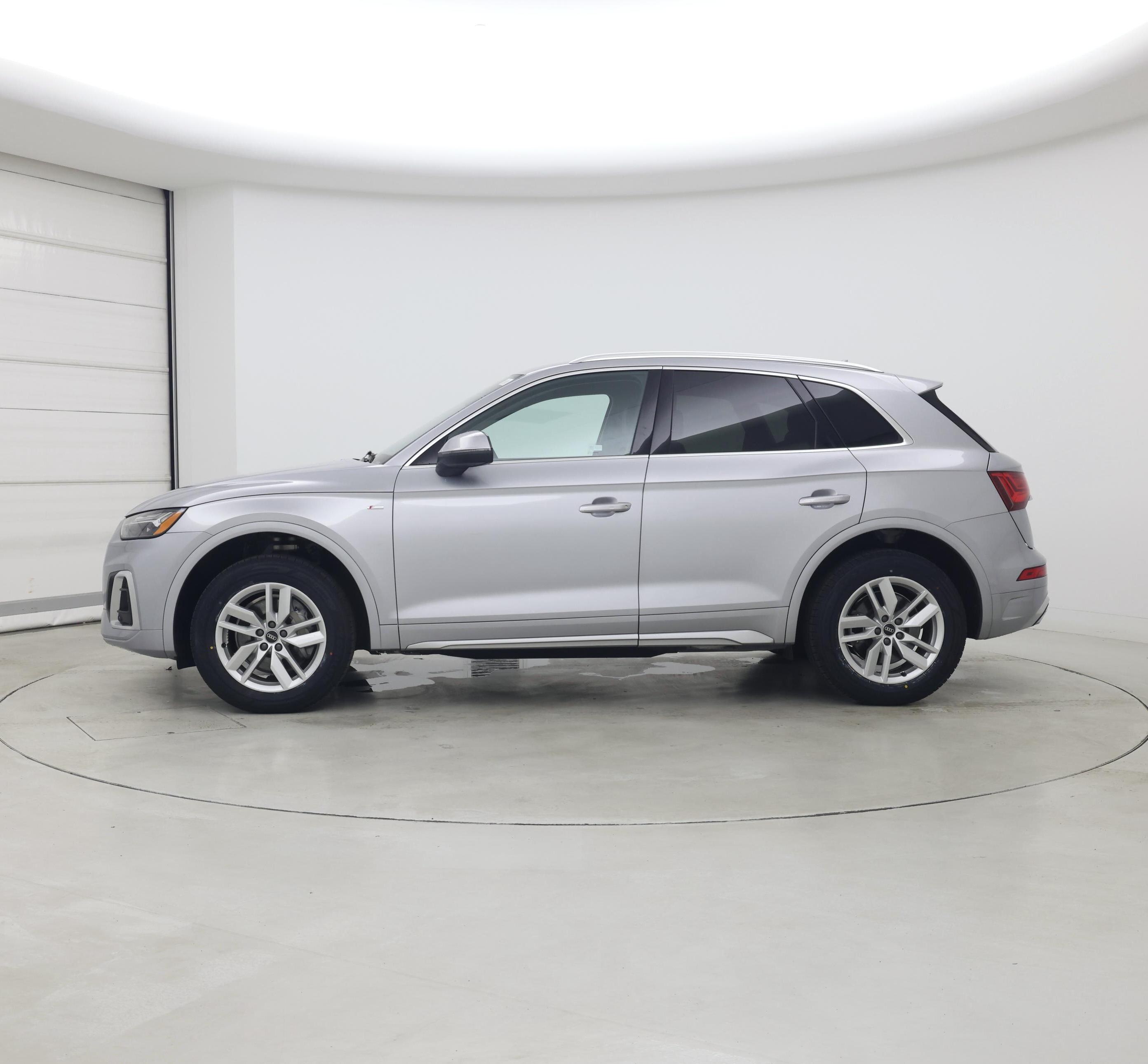 Thumbnail: 2023 Audi Q5 - 3