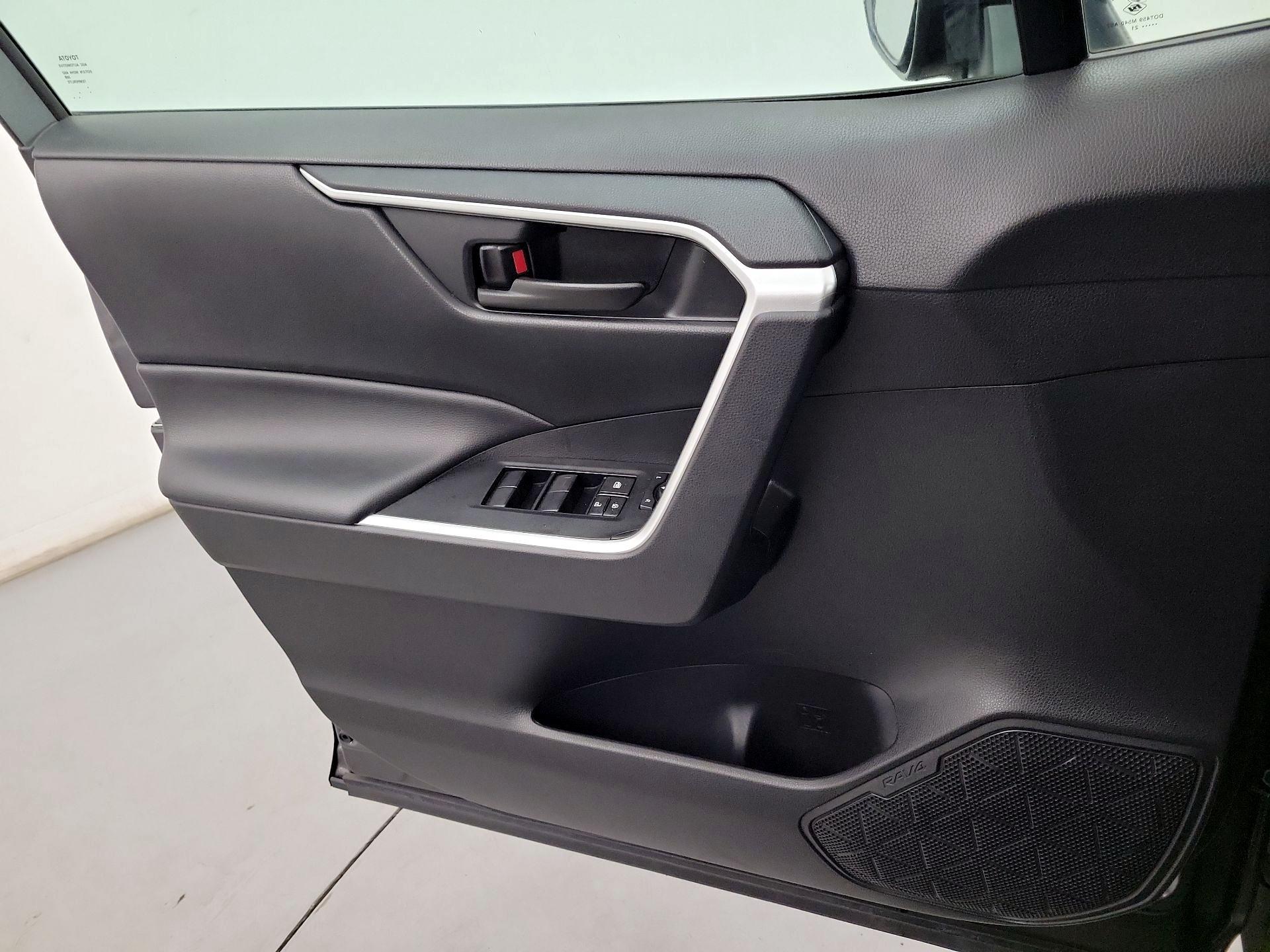 Thumbnail: 2021 Toyota RAV4 - 10