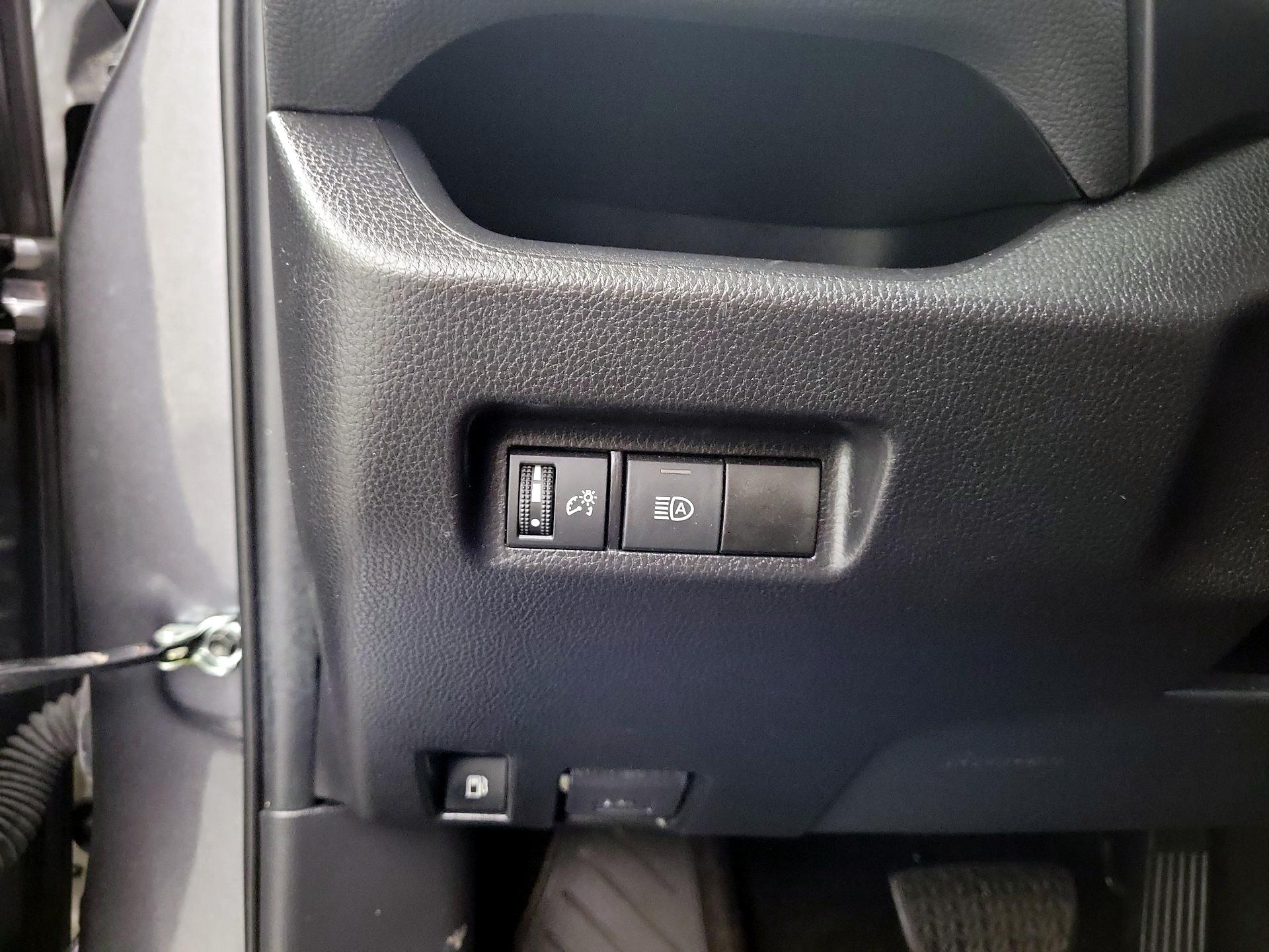 Thumbnail: 2021 Toyota RAV4 - 11