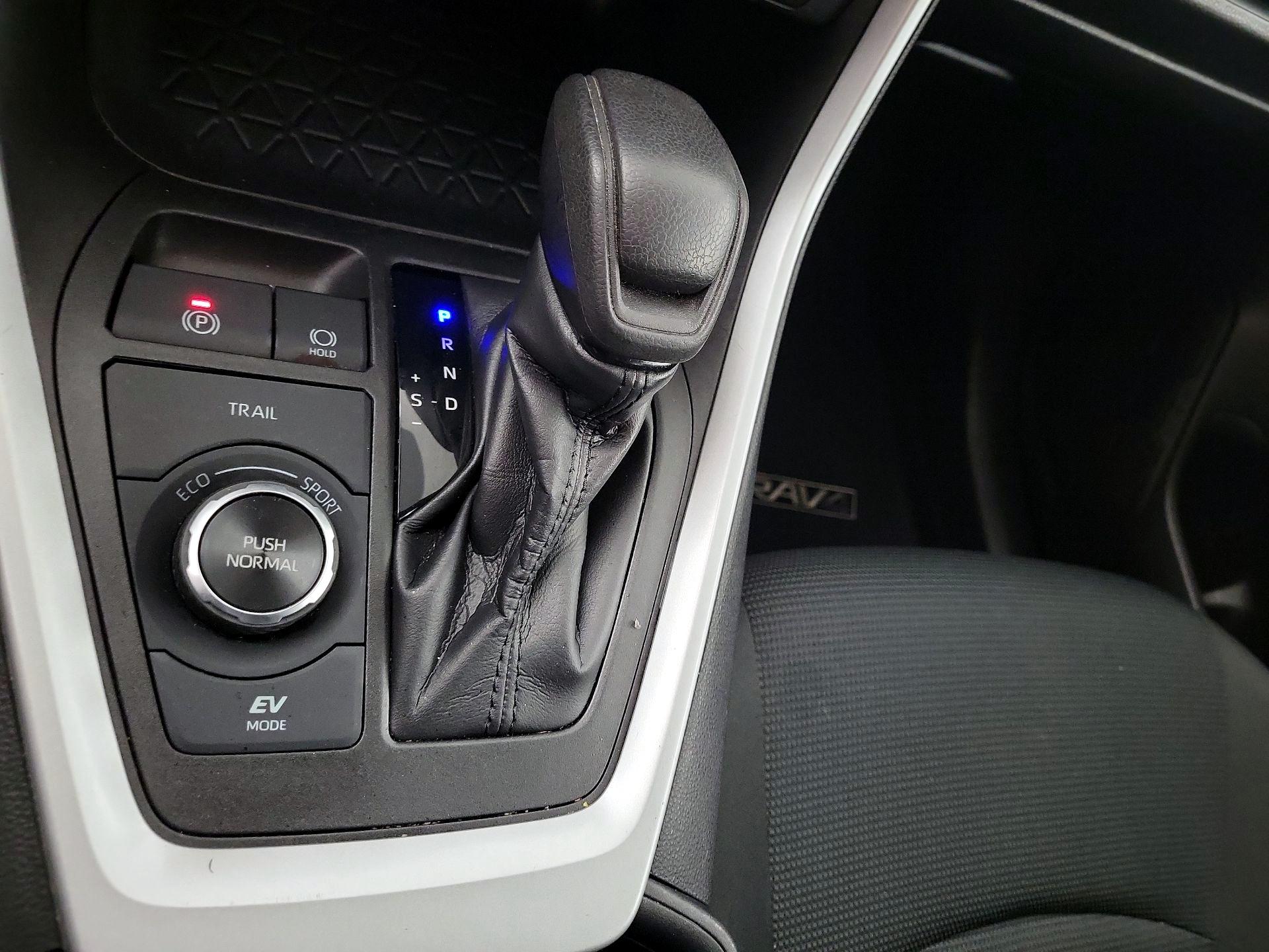 Thumbnail: 2021 Toyota RAV4 - 15