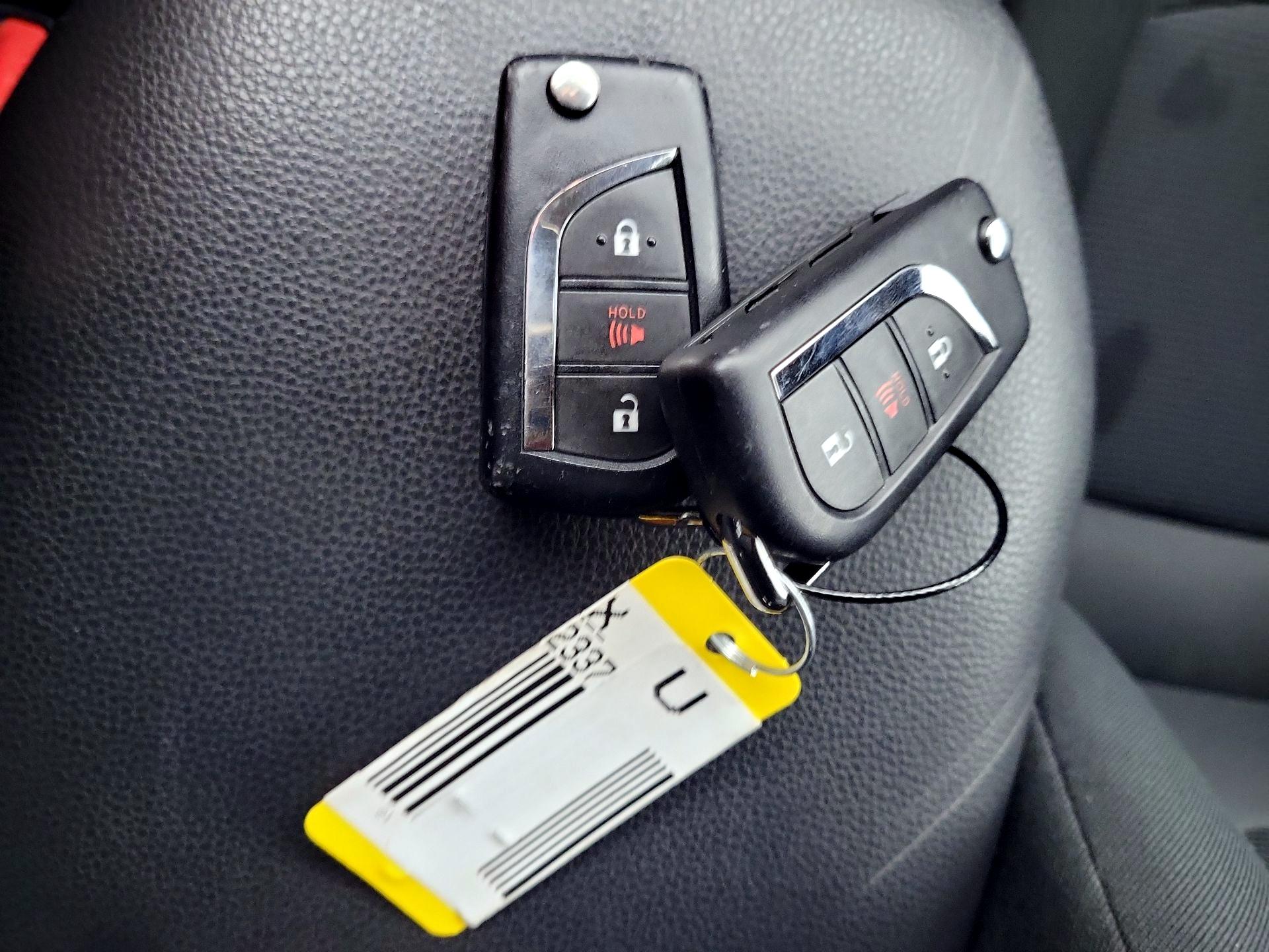 Thumbnail: 2021 Toyota RAV4 - 20