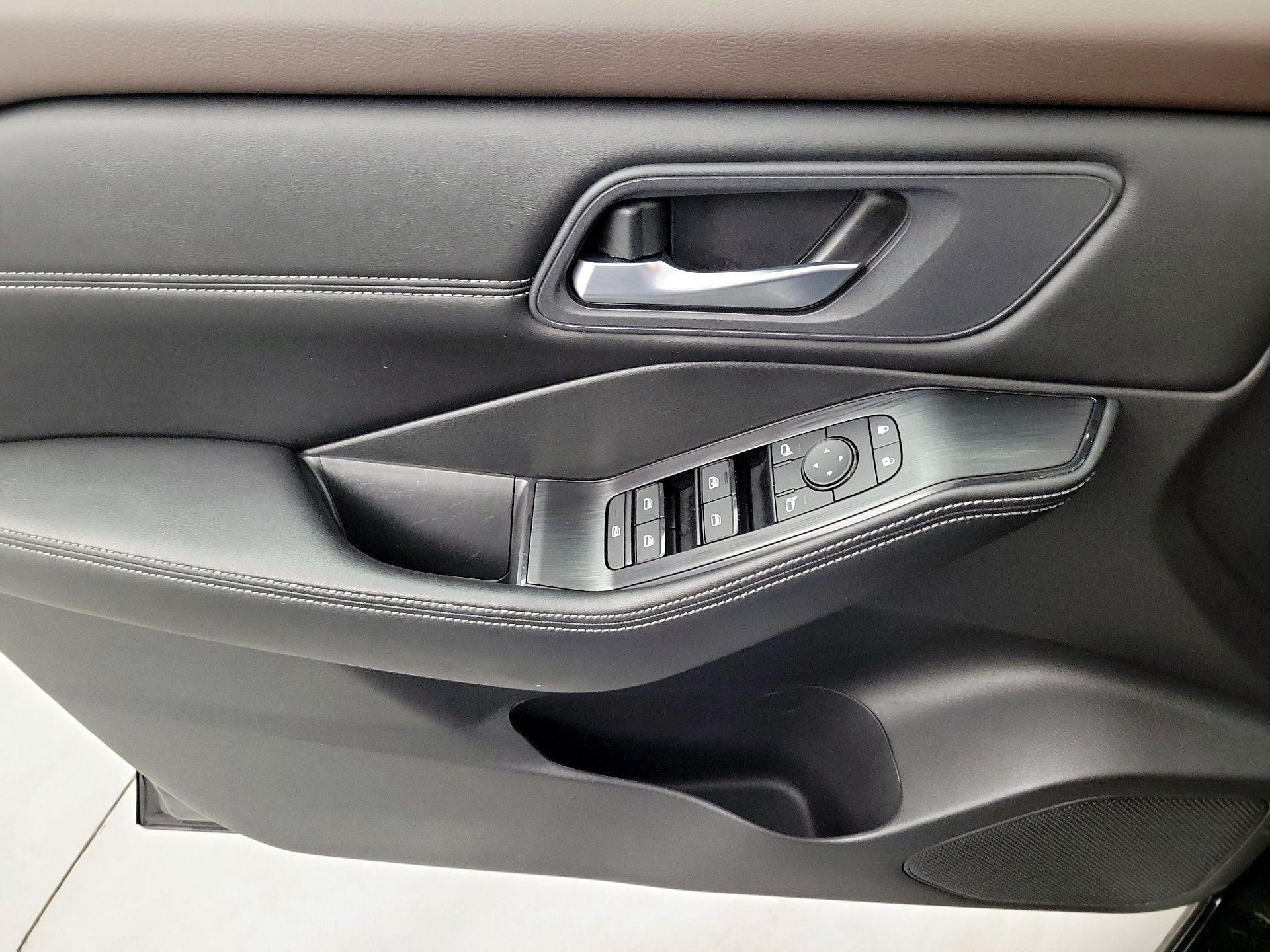 Thumbnail: 2023 Nissan Rogue - 10