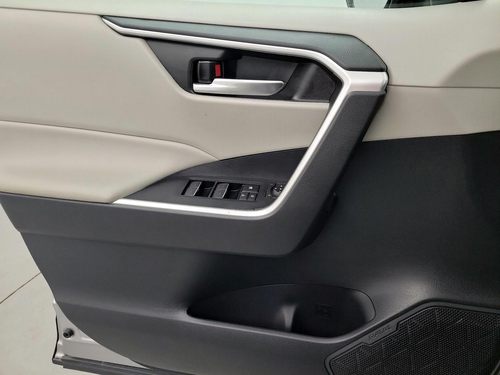 Thumbnail: 2022 Toyota RAV4 - 10