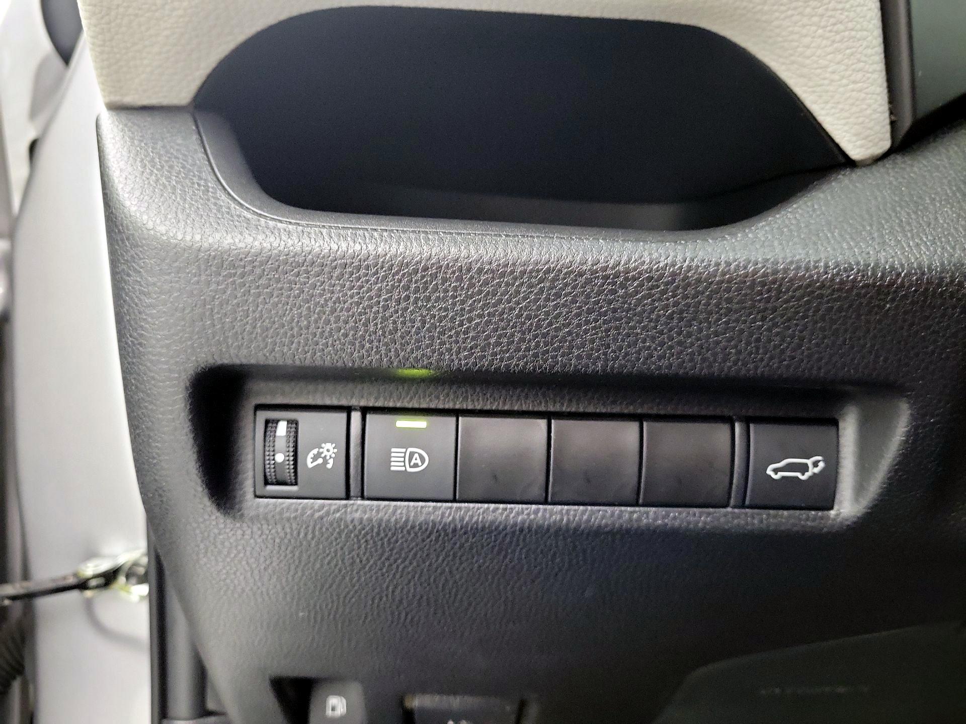 Thumbnail: 2022 Toyota RAV4 - 11