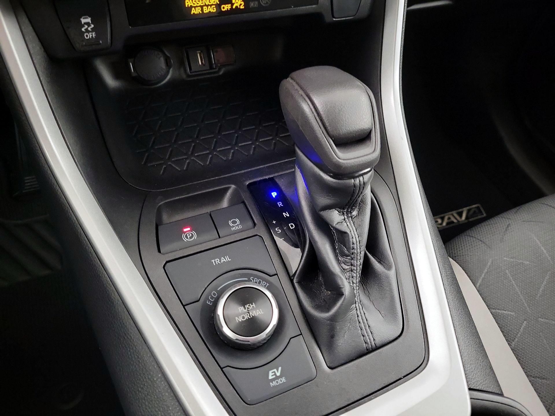 Thumbnail: 2022 Toyota RAV4 - 15