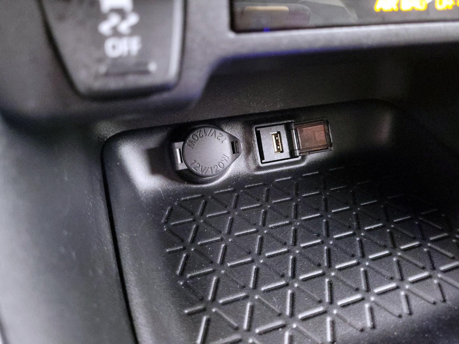 Thumbnail: 2022 Toyota RAV4 - 16