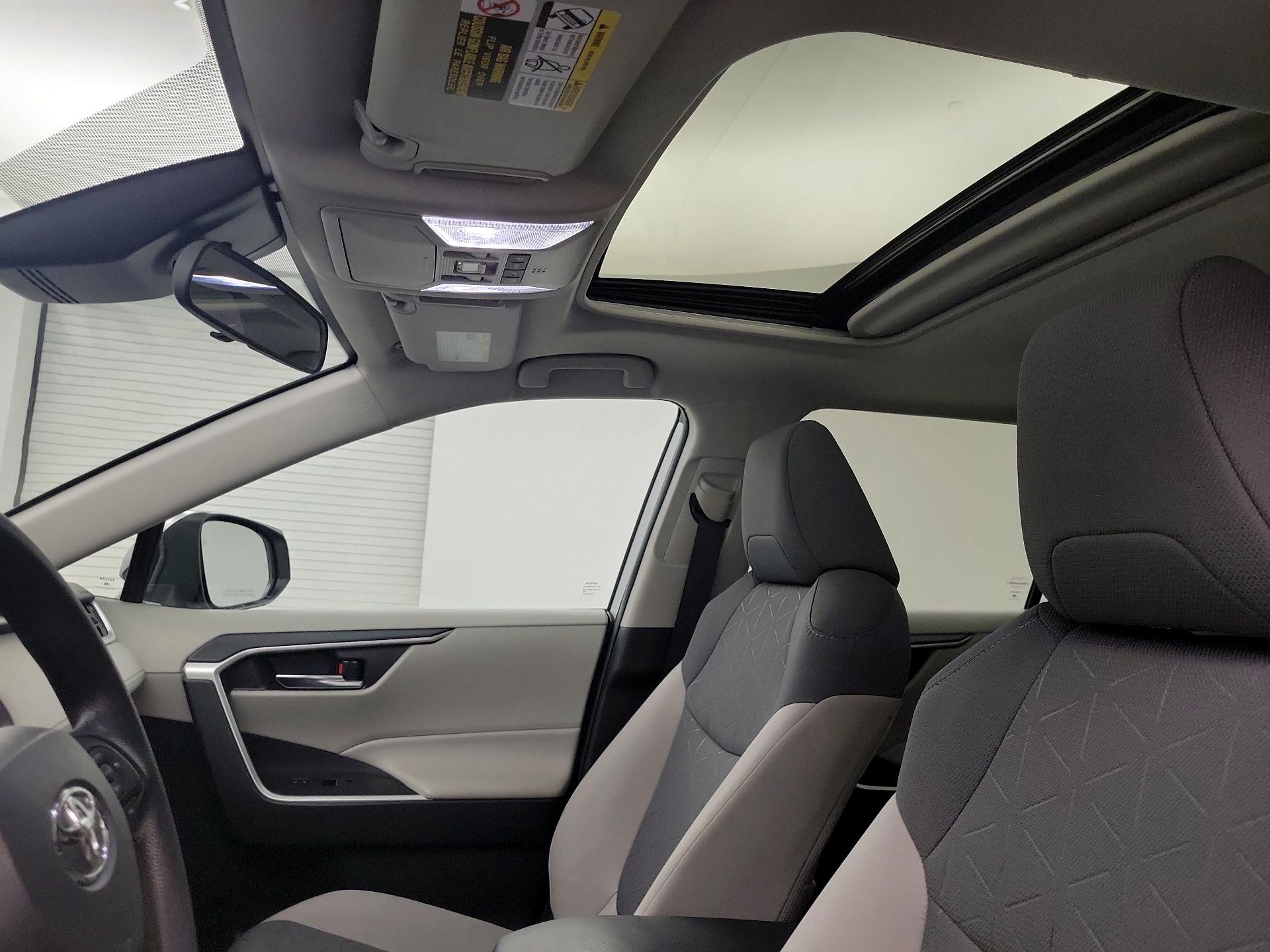 Thumbnail: 2022 Toyota RAV4 - 17