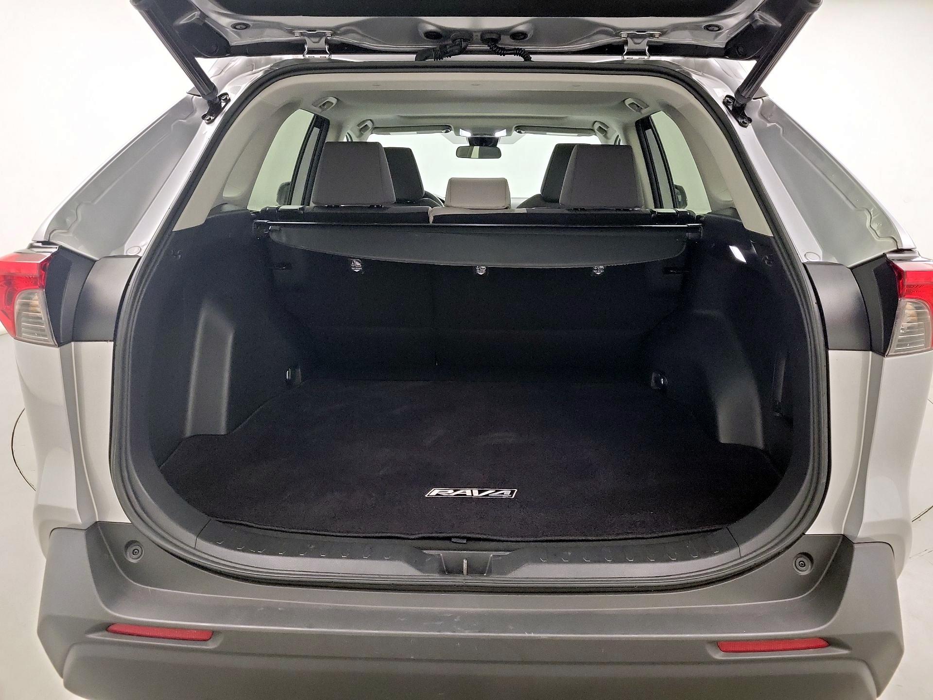 Thumbnail: 2022 Toyota RAV4 - 19