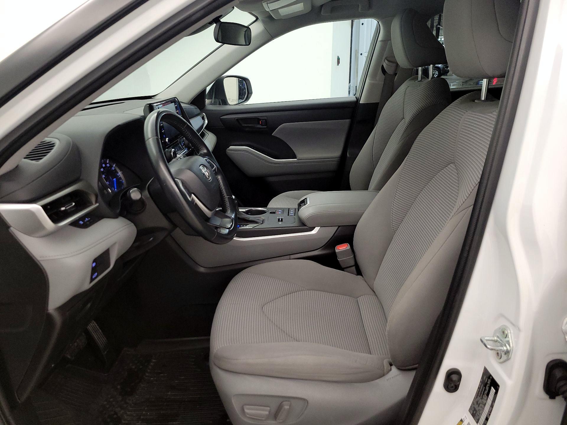 Thumbnail: 2022 Toyota Highlander - 11