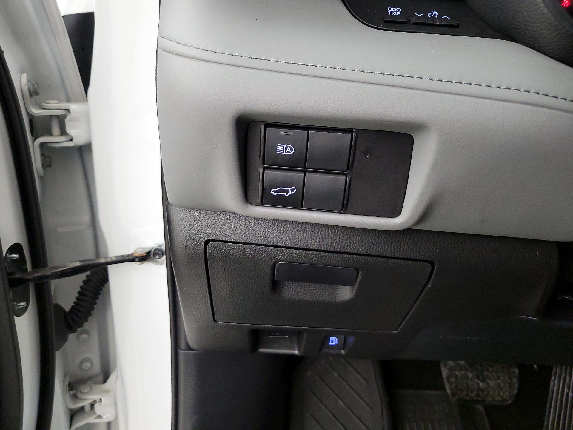 Thumbnail: 2022 Toyota Highlander - 13