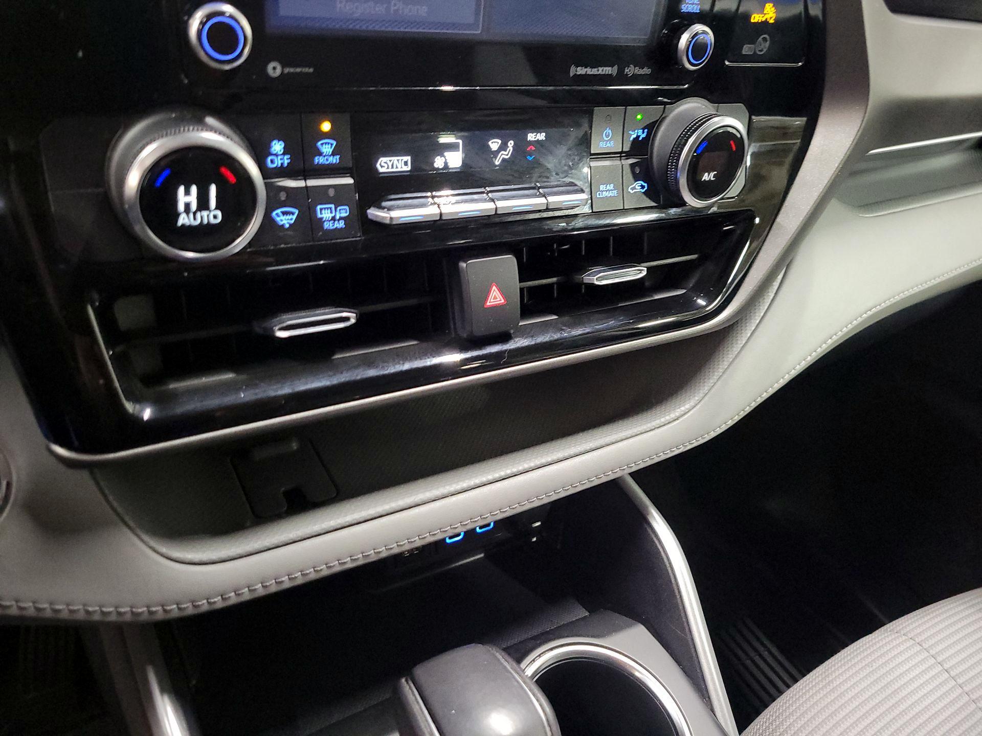 Thumbnail: 2022 Toyota Highlander - 16