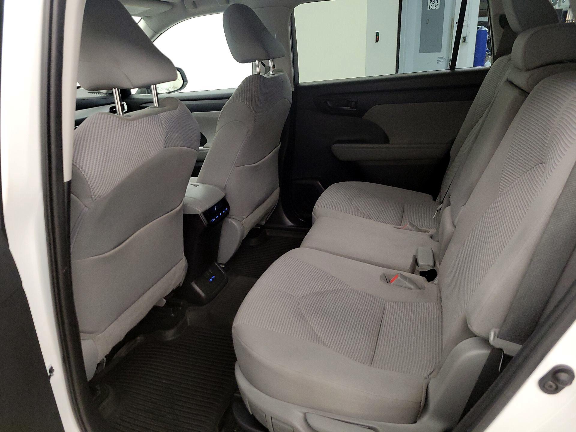 Thumbnail: 2022 Toyota Highlander - 19