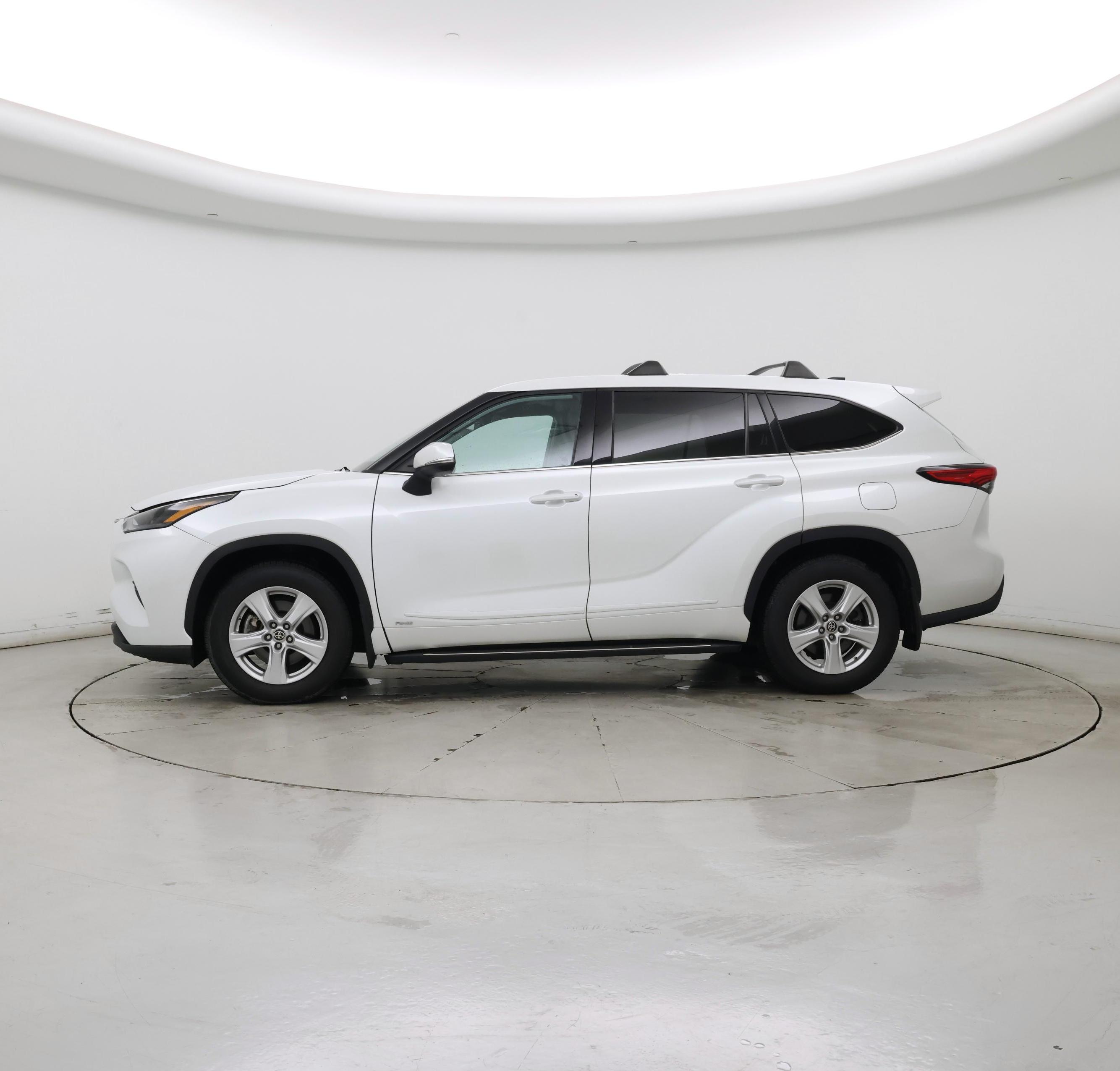 Thumbnail: 2022 Toyota Highlander - 3