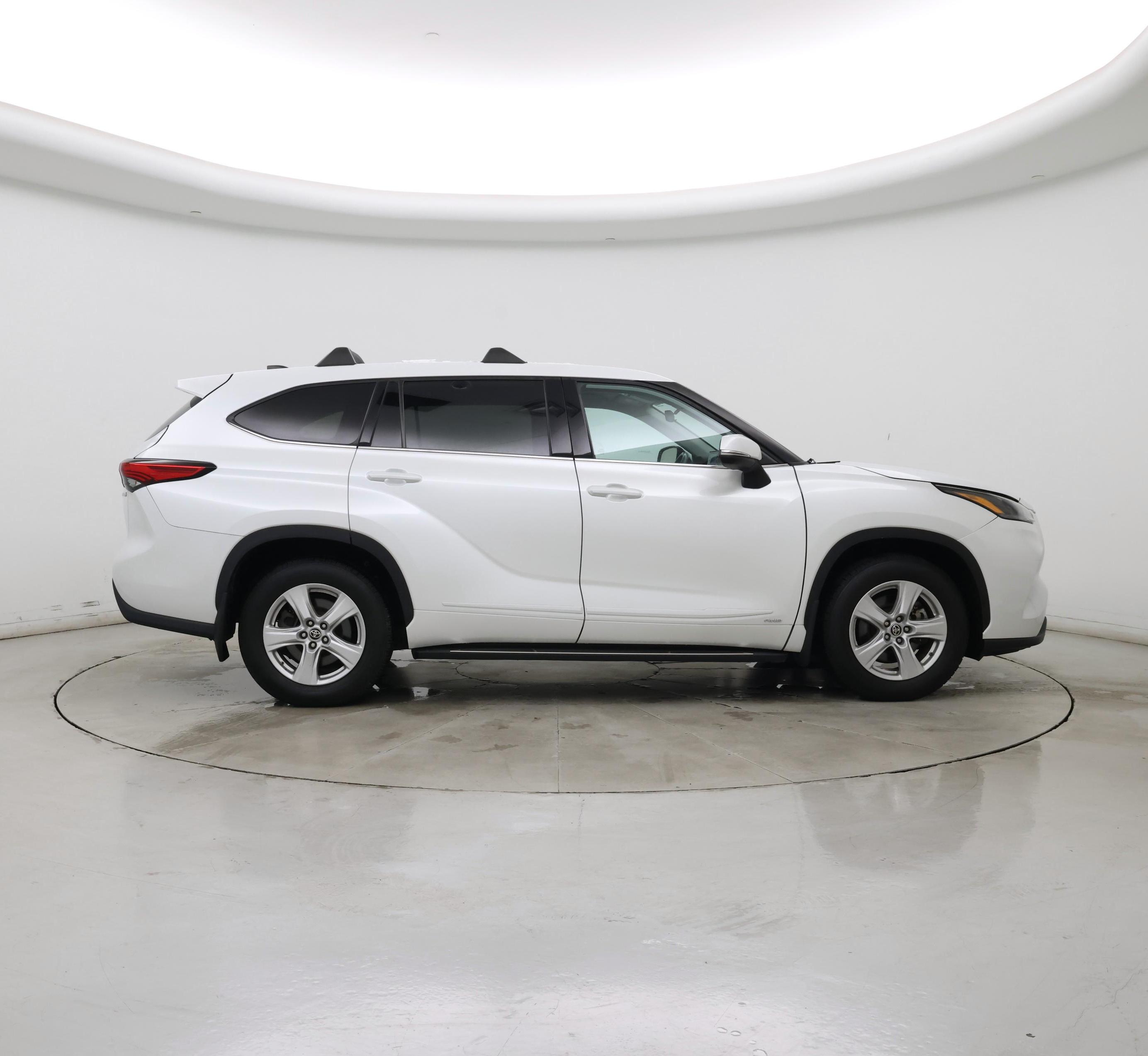 Thumbnail: 2022 Toyota Highlander - 7