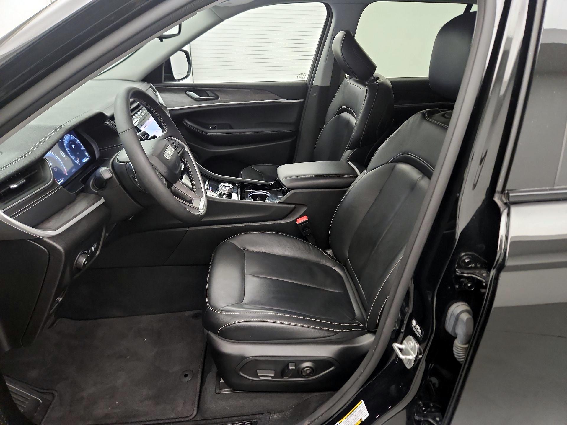 Thumbnail: 2023 Jeep Grand Cherokee - 11