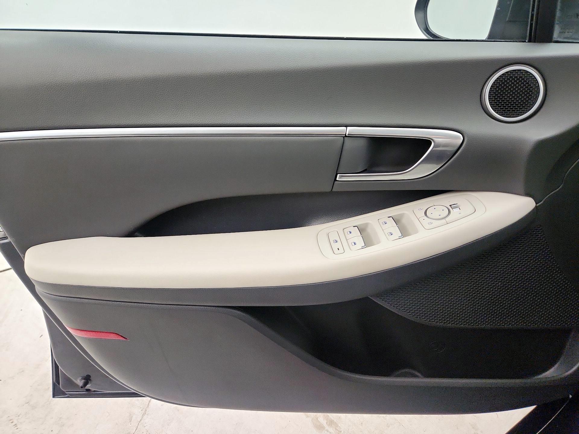 Thumbnail: 2023 Hyundai Sonata - 12