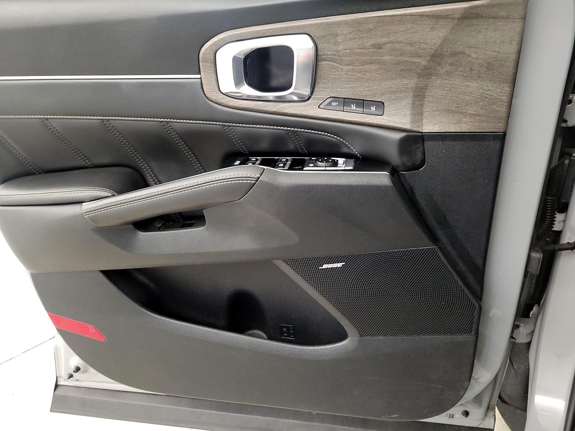 Thumbnail: 2023 Kia Sorento - 12