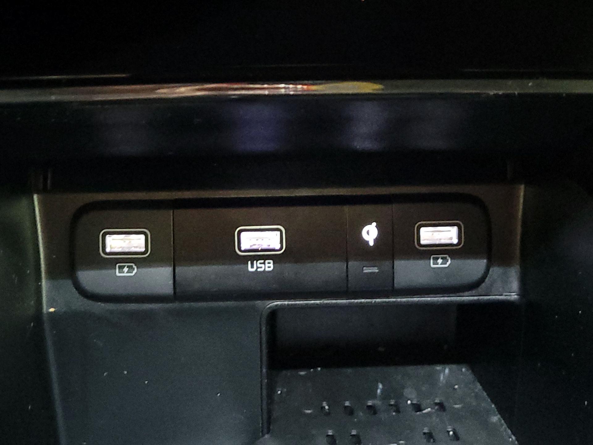 Thumbnail: 2023 Kia Sorento - 19