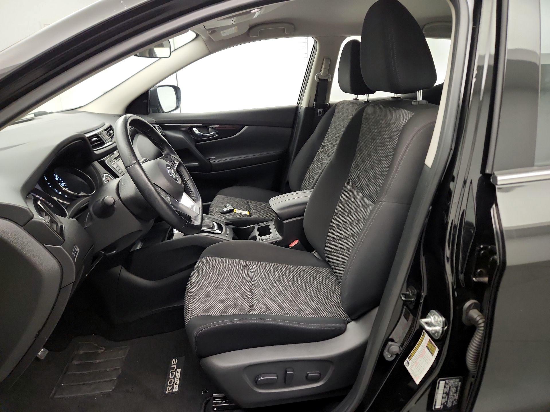 Thumbnail: 2021 Nissan Rogue Sport - 9