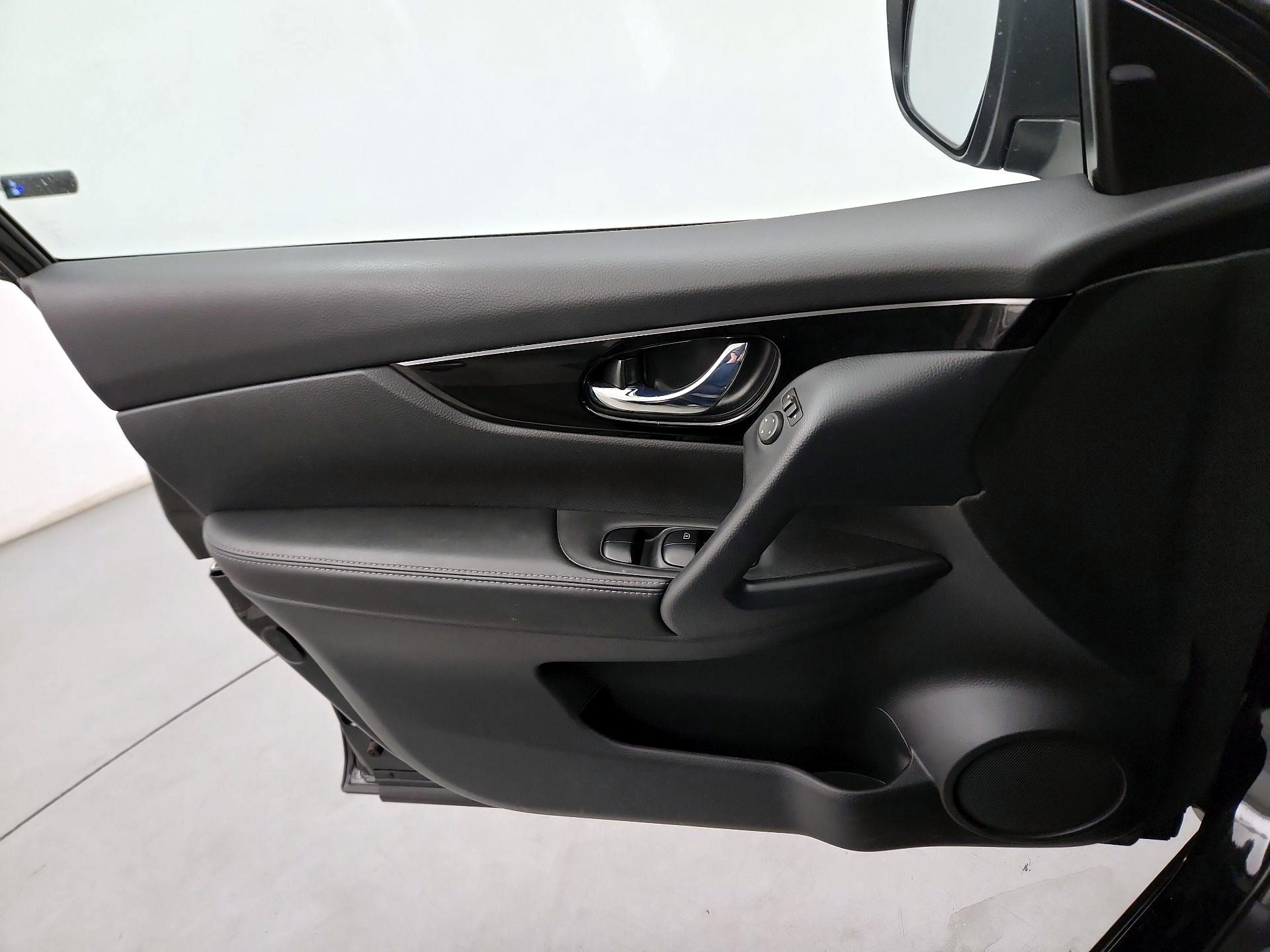 Thumbnail: 2021 Nissan Rogue Sport - 10