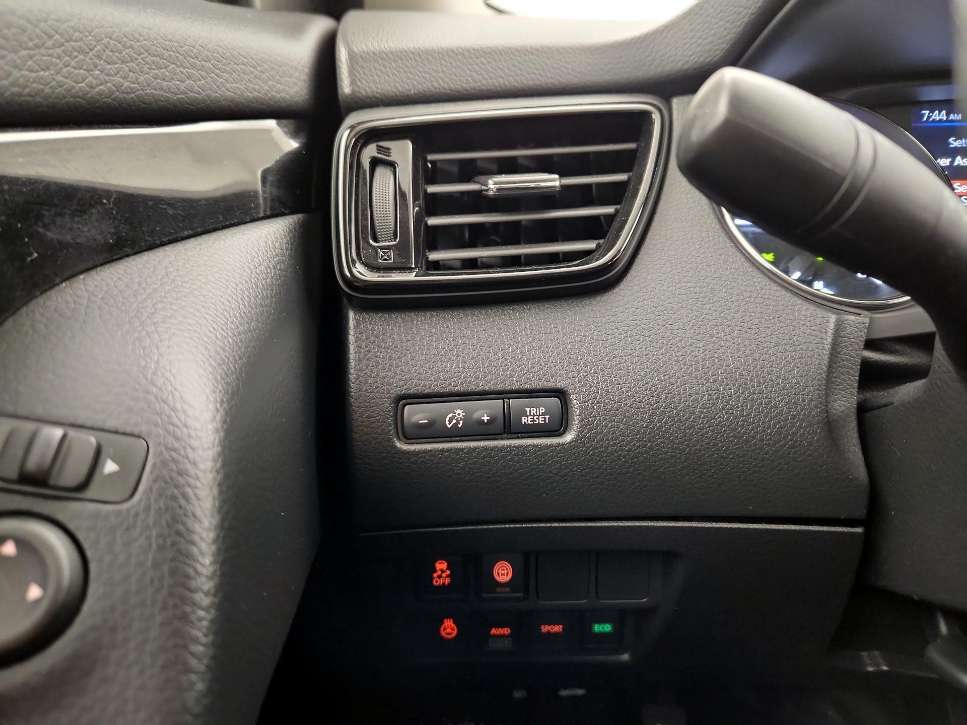 Thumbnail: 2021 Nissan Rogue Sport - 11