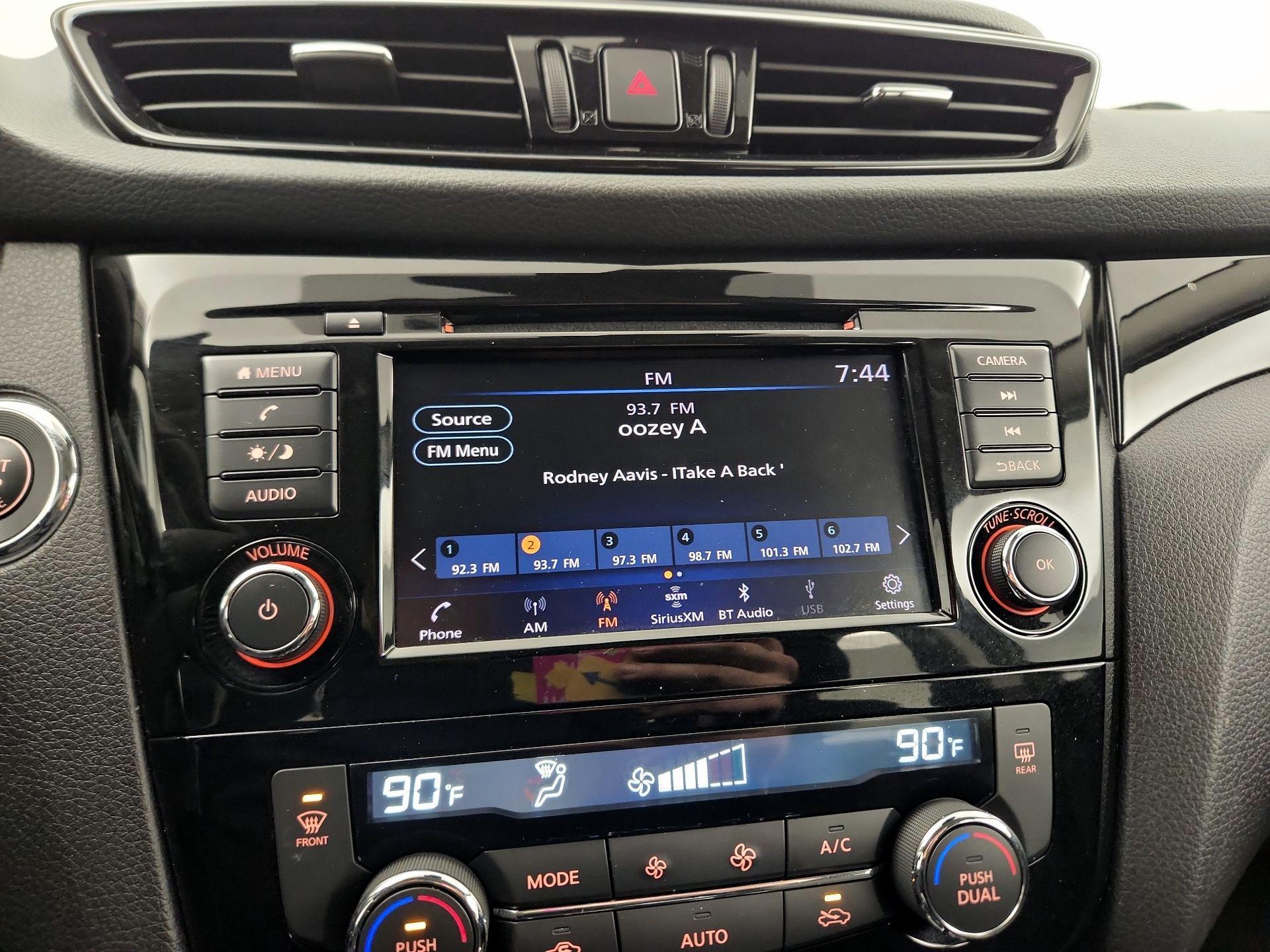 Thumbnail: 2021 Nissan Rogue Sport - 13