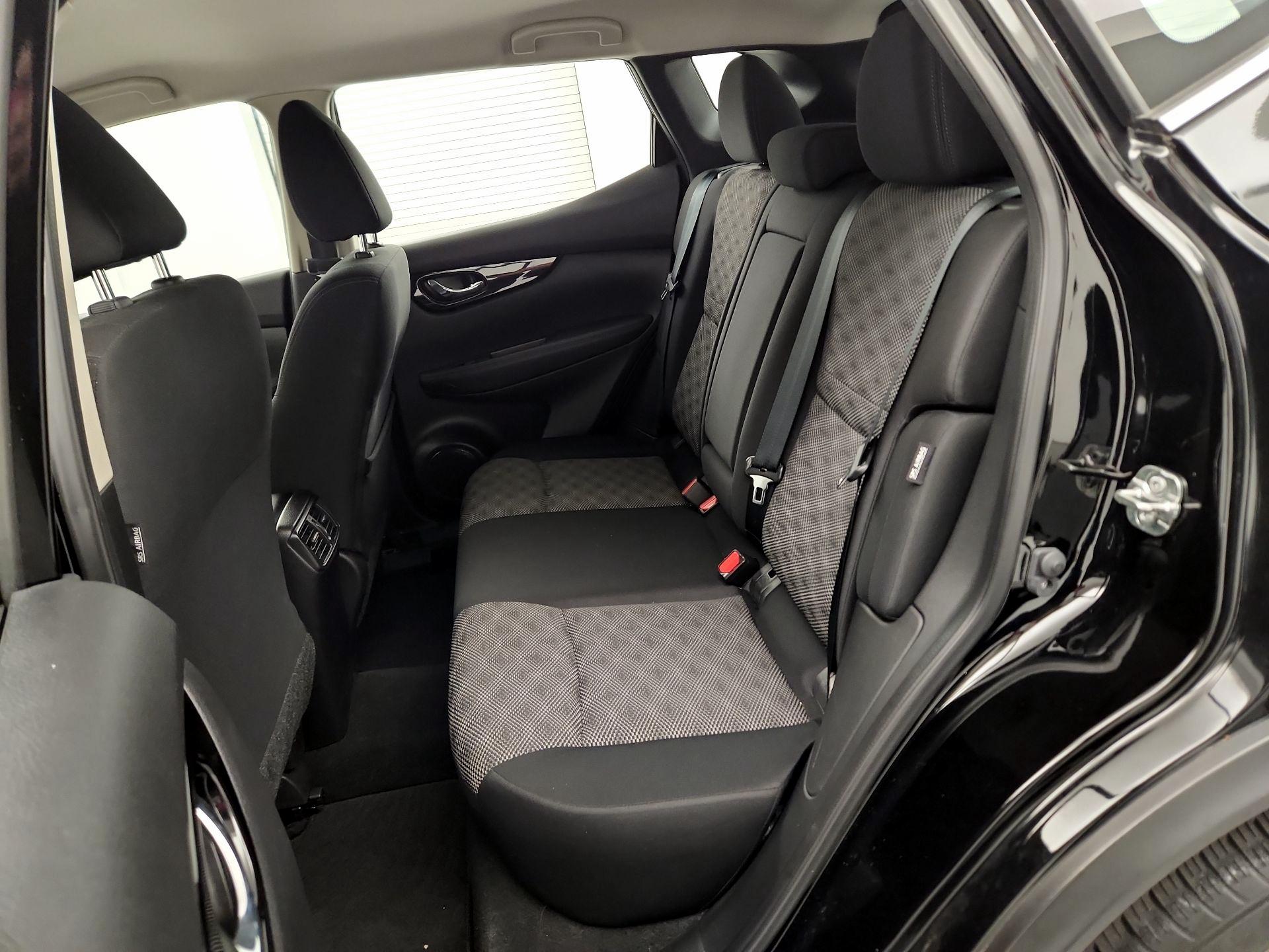 Thumbnail: 2021 Nissan Rogue Sport - 17