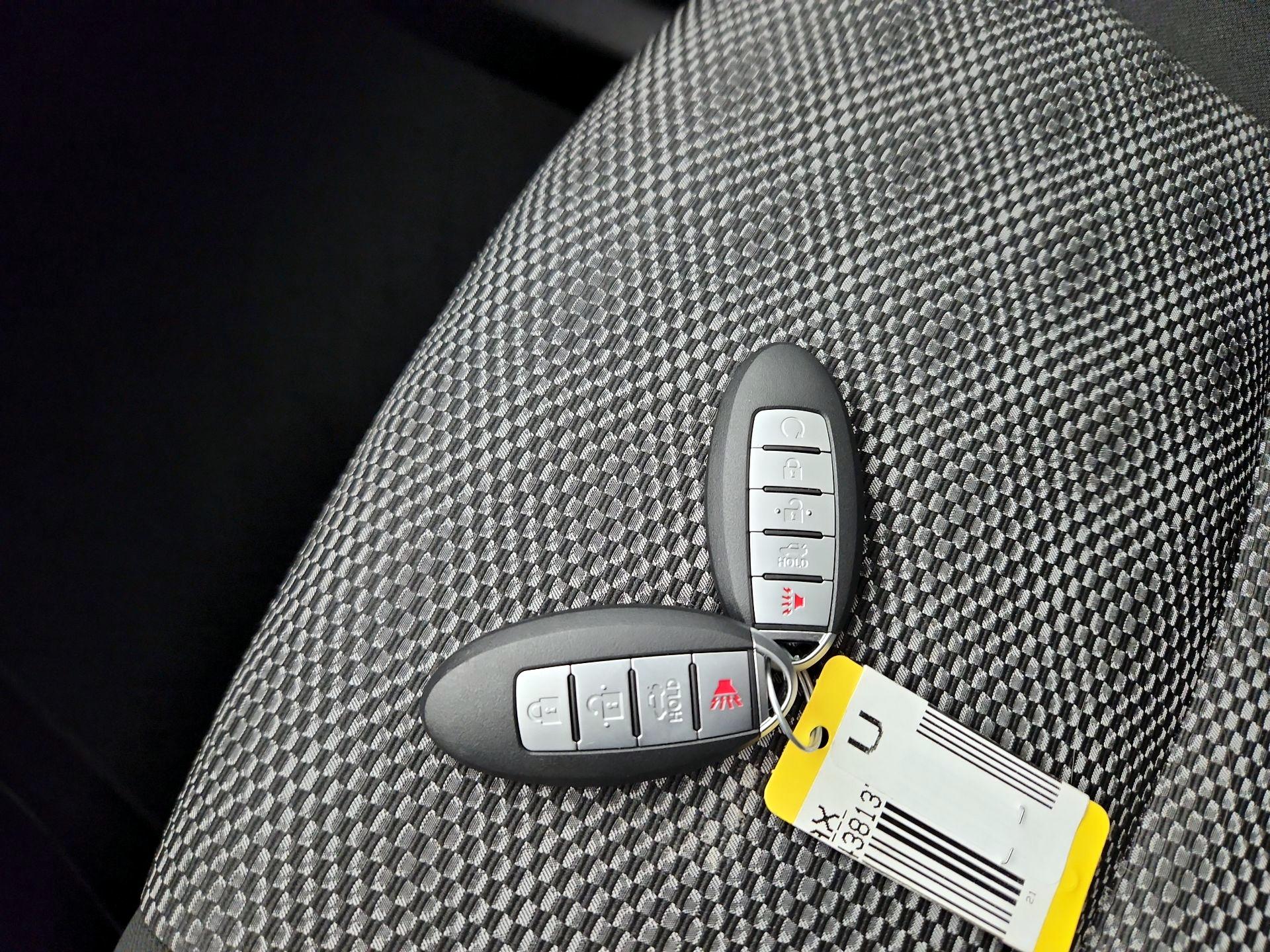 Thumbnail: 2021 Nissan Rogue Sport - 20