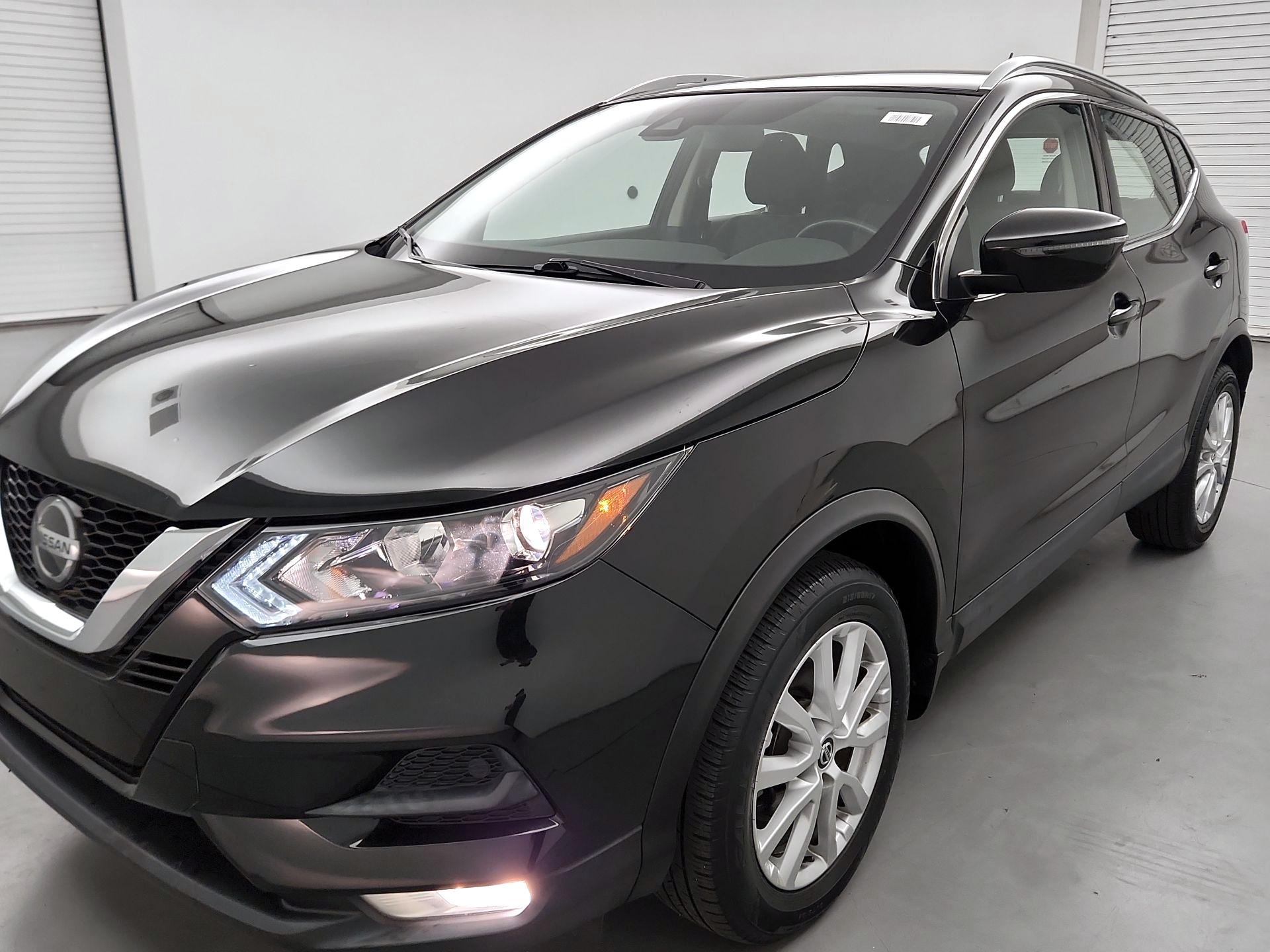 Thumbnail: 2021 Nissan Rogue Sport - 3