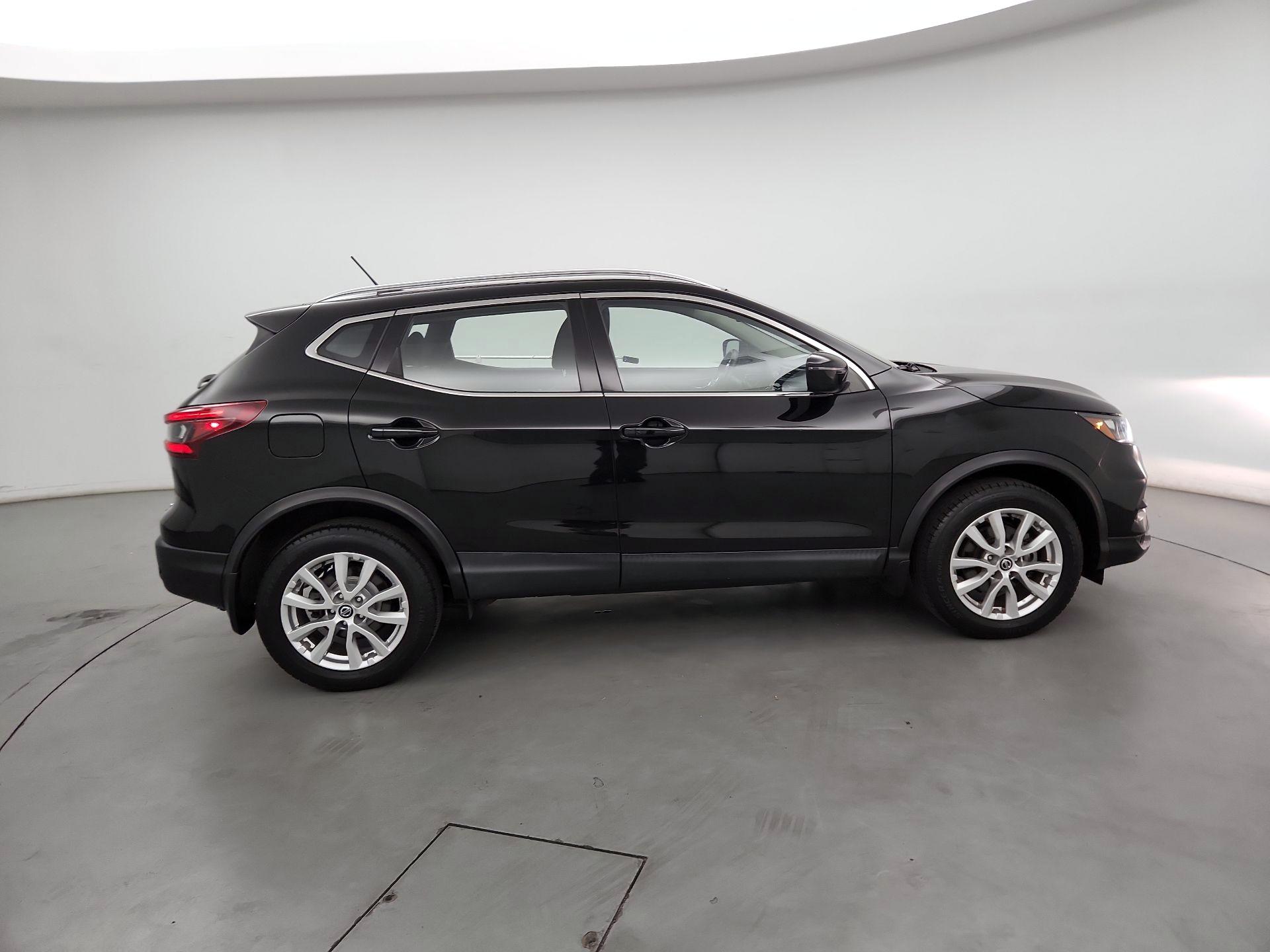 Thumbnail: 2021 Nissan Rogue Sport - 4