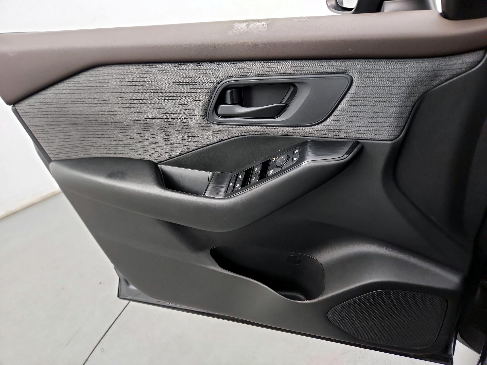 Thumbnail: 2023 Nissan Rogue - 10