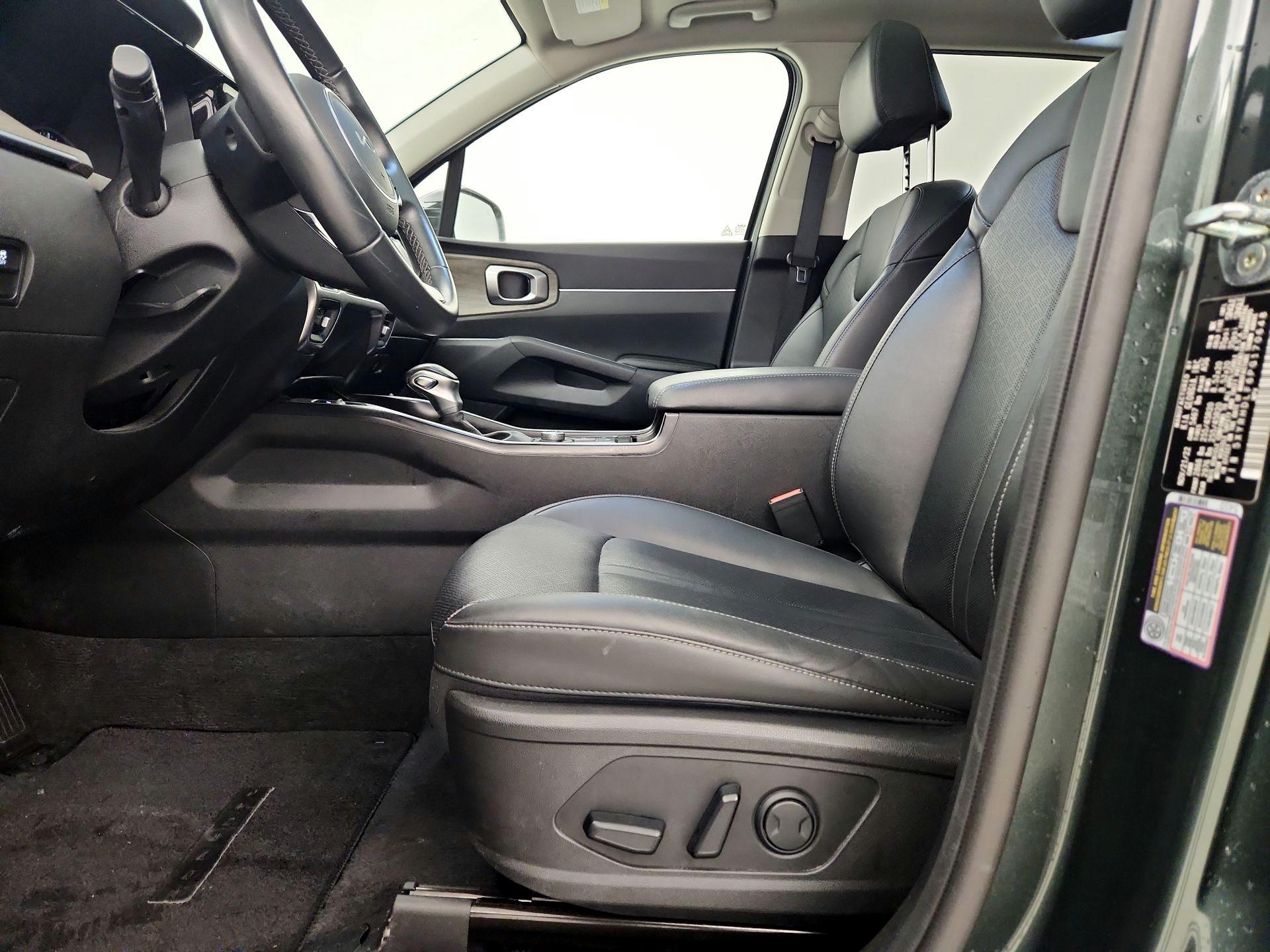 Thumbnail: 2023 Kia Sorento - 11