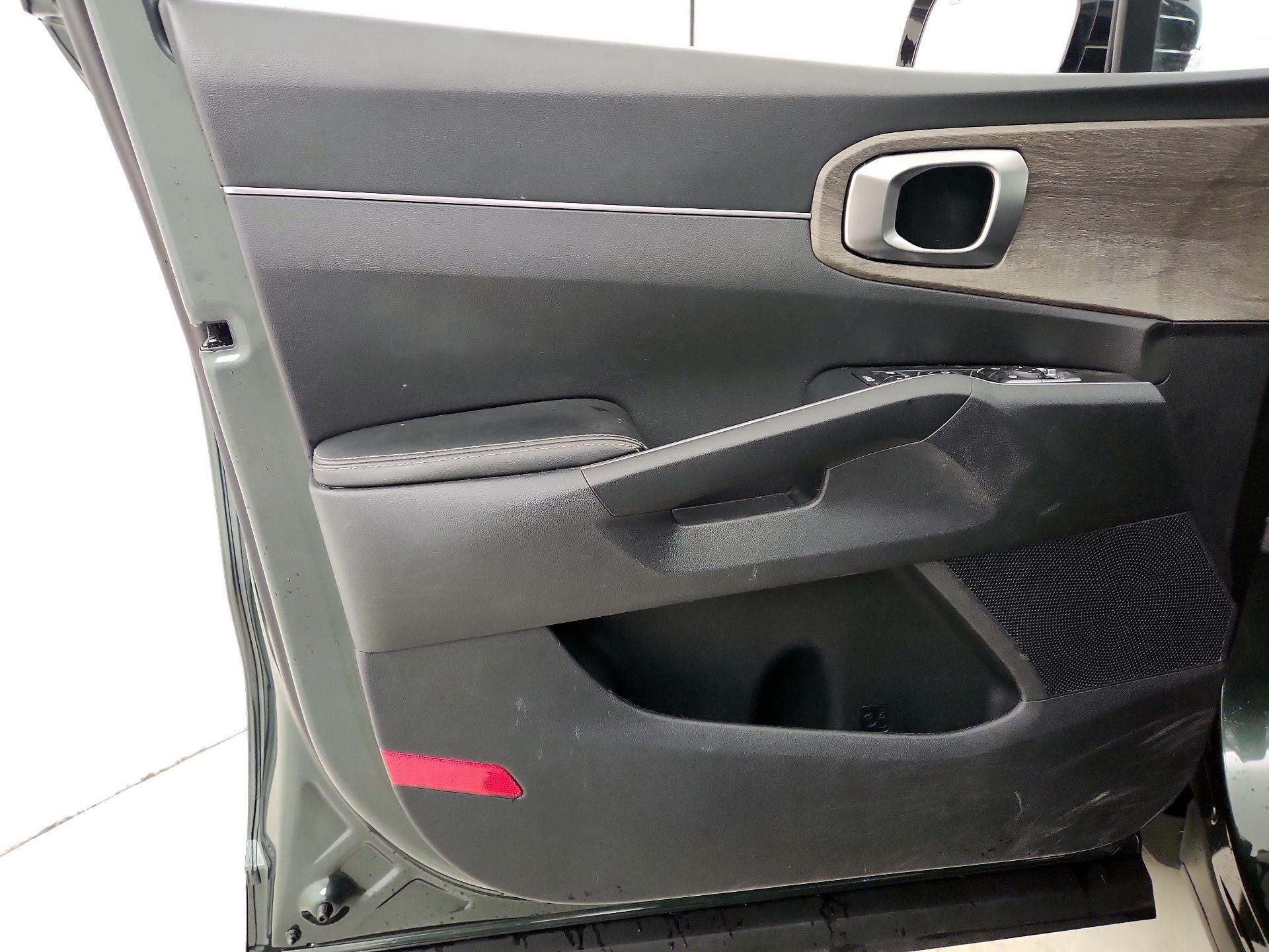 Thumbnail: 2023 Kia Sorento - 12